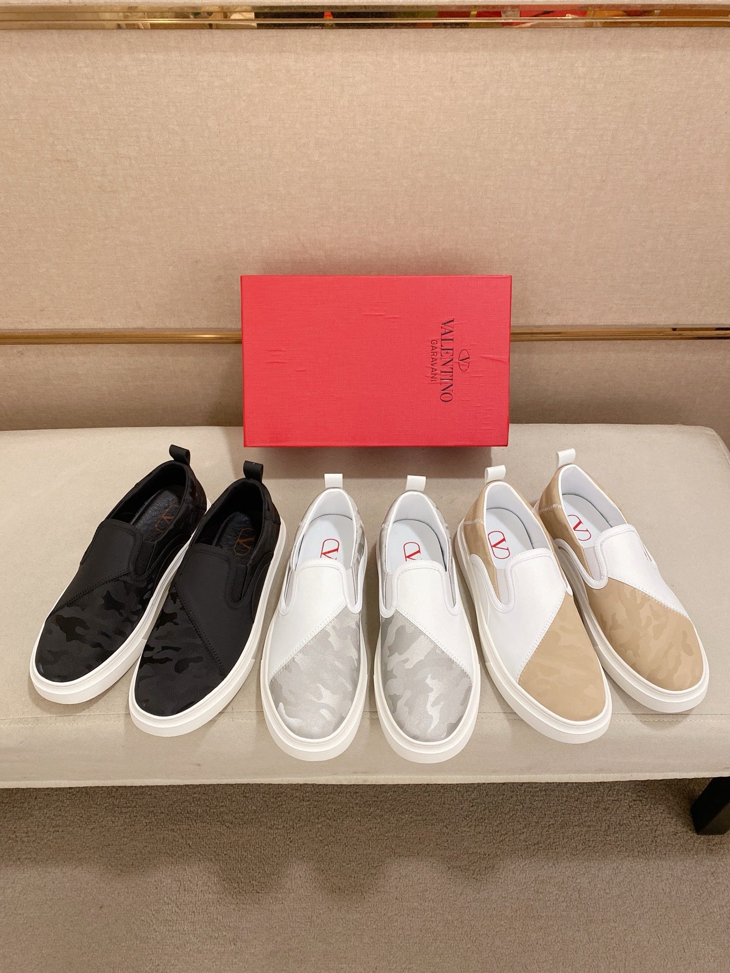 LuxluxHouse Best Quality Shoes Valentino