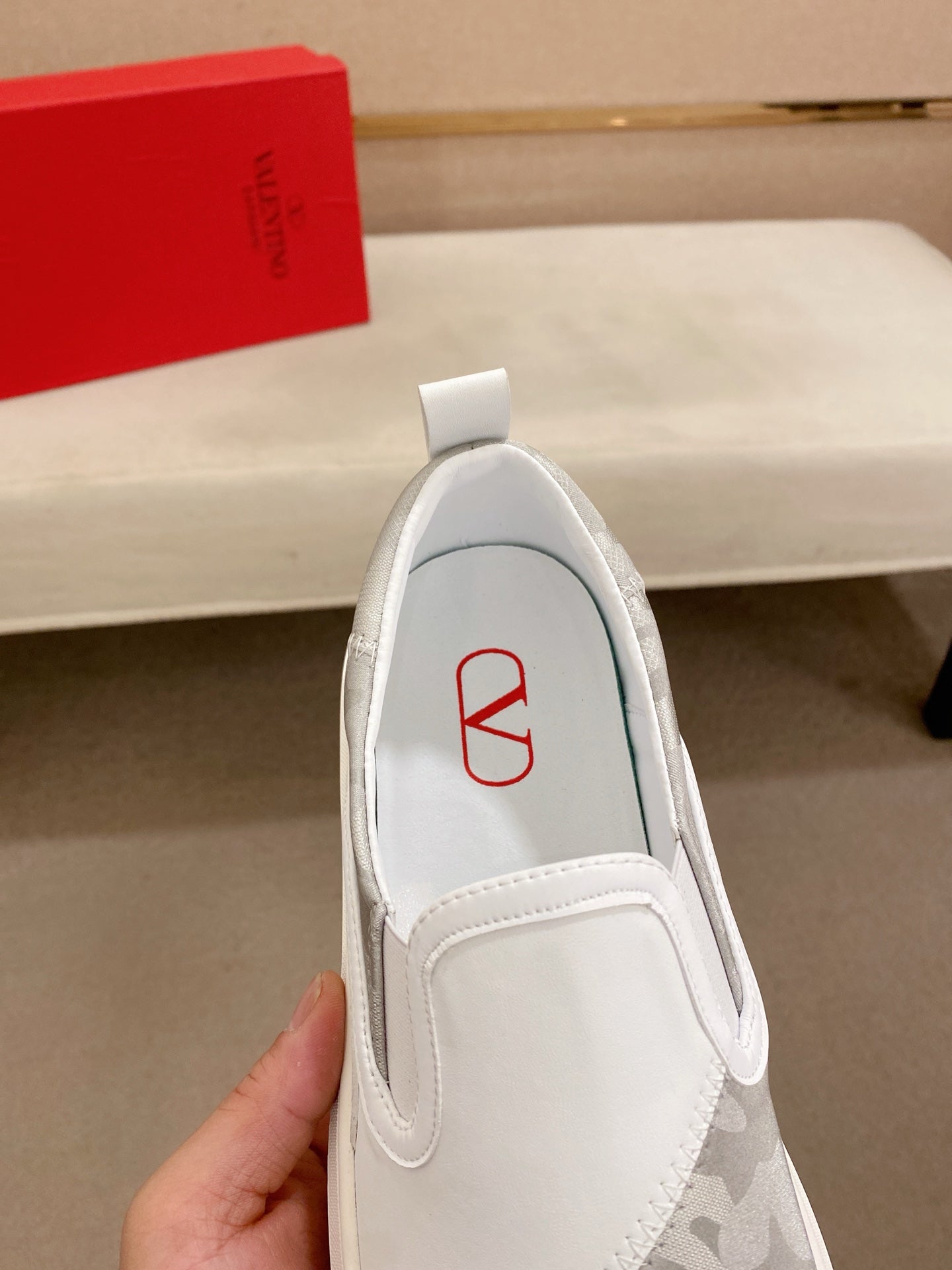 LuxluxHouse Best Quality Shoes Valentino