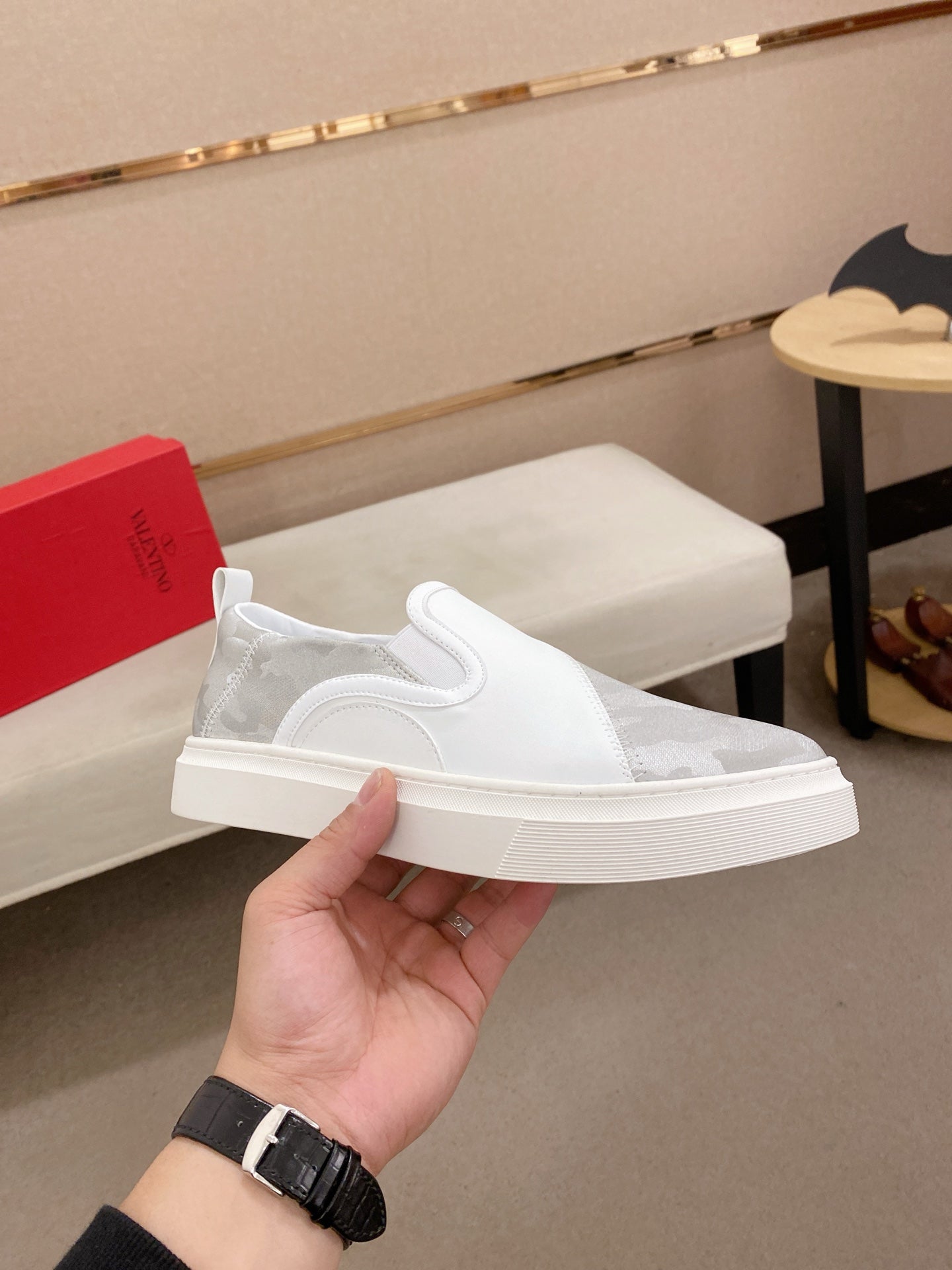 LuxluxHouse Best Quality Shoes Valentino