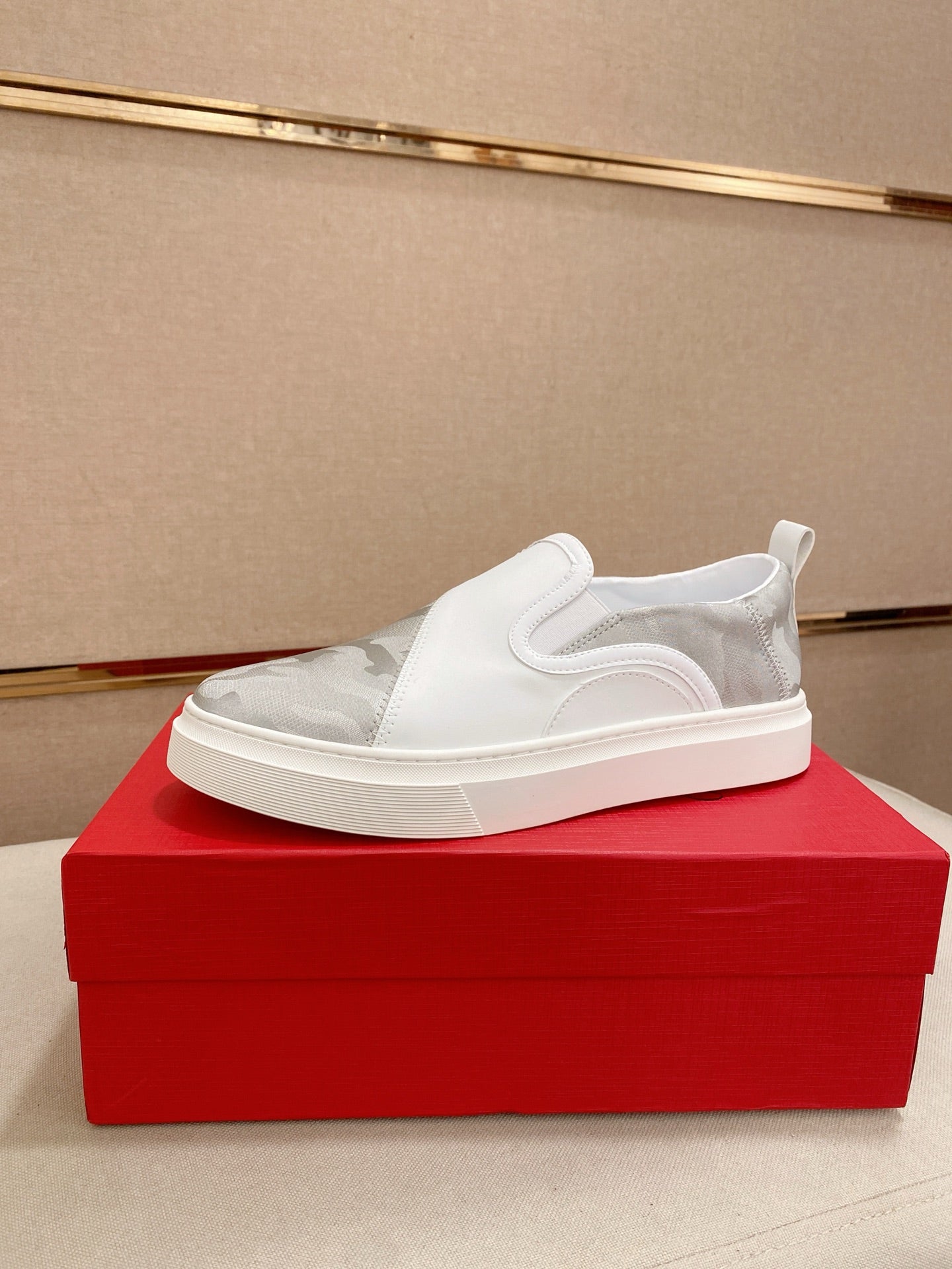 LuxluxHouse Best Quality Shoes Valentino