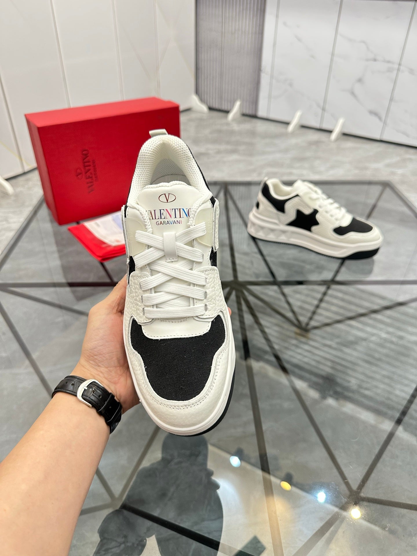 LuxluxHouse Best Quality Shoes Valentino
