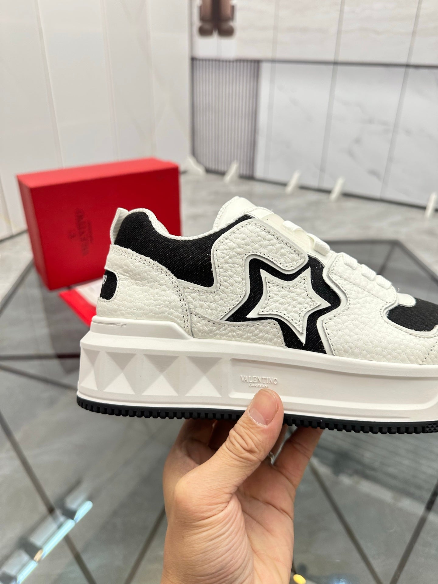 LuxluxHouse Best Quality Shoes Valentino