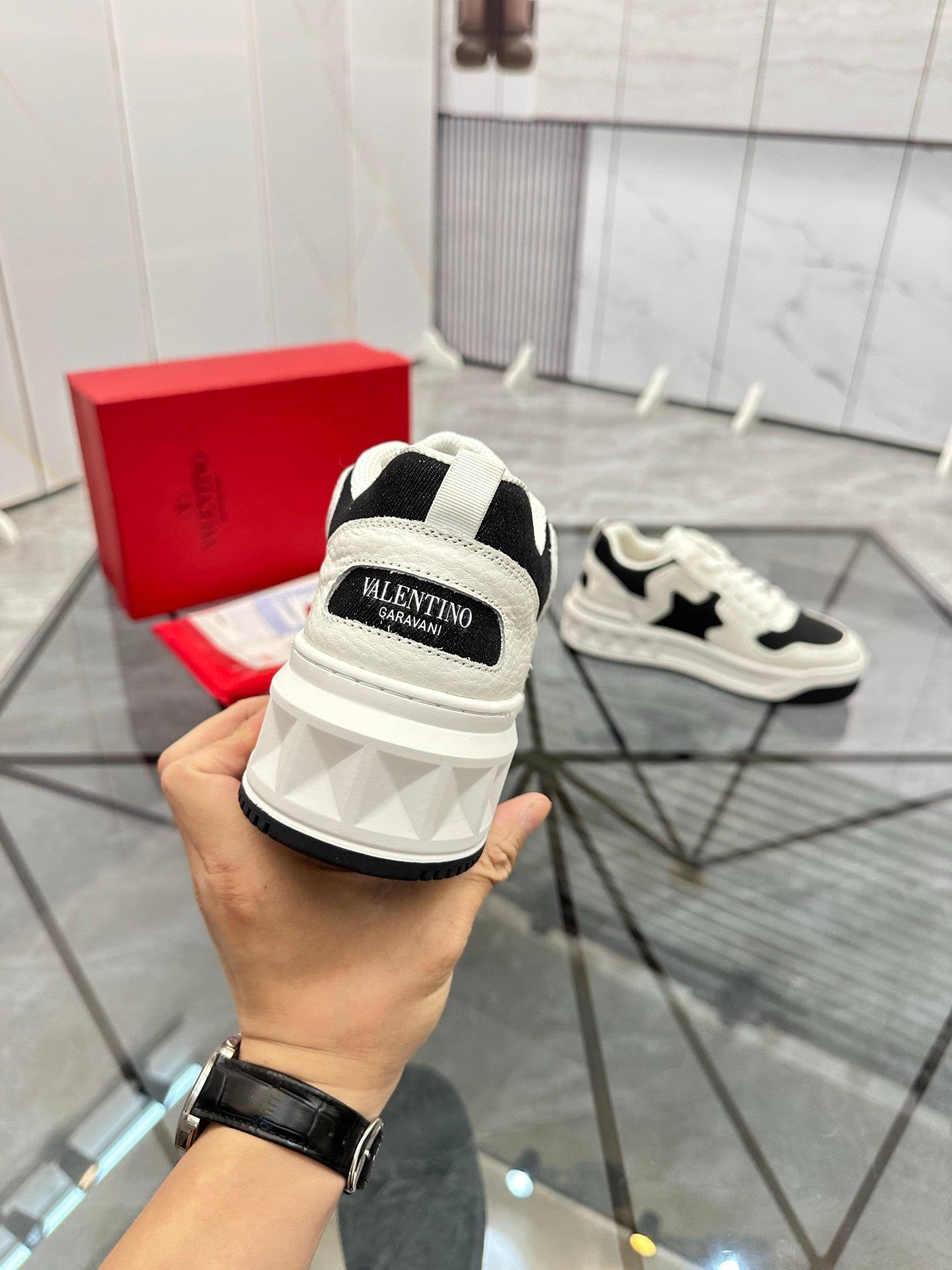 LuxluxHouse Best Quality Shoes Valentino