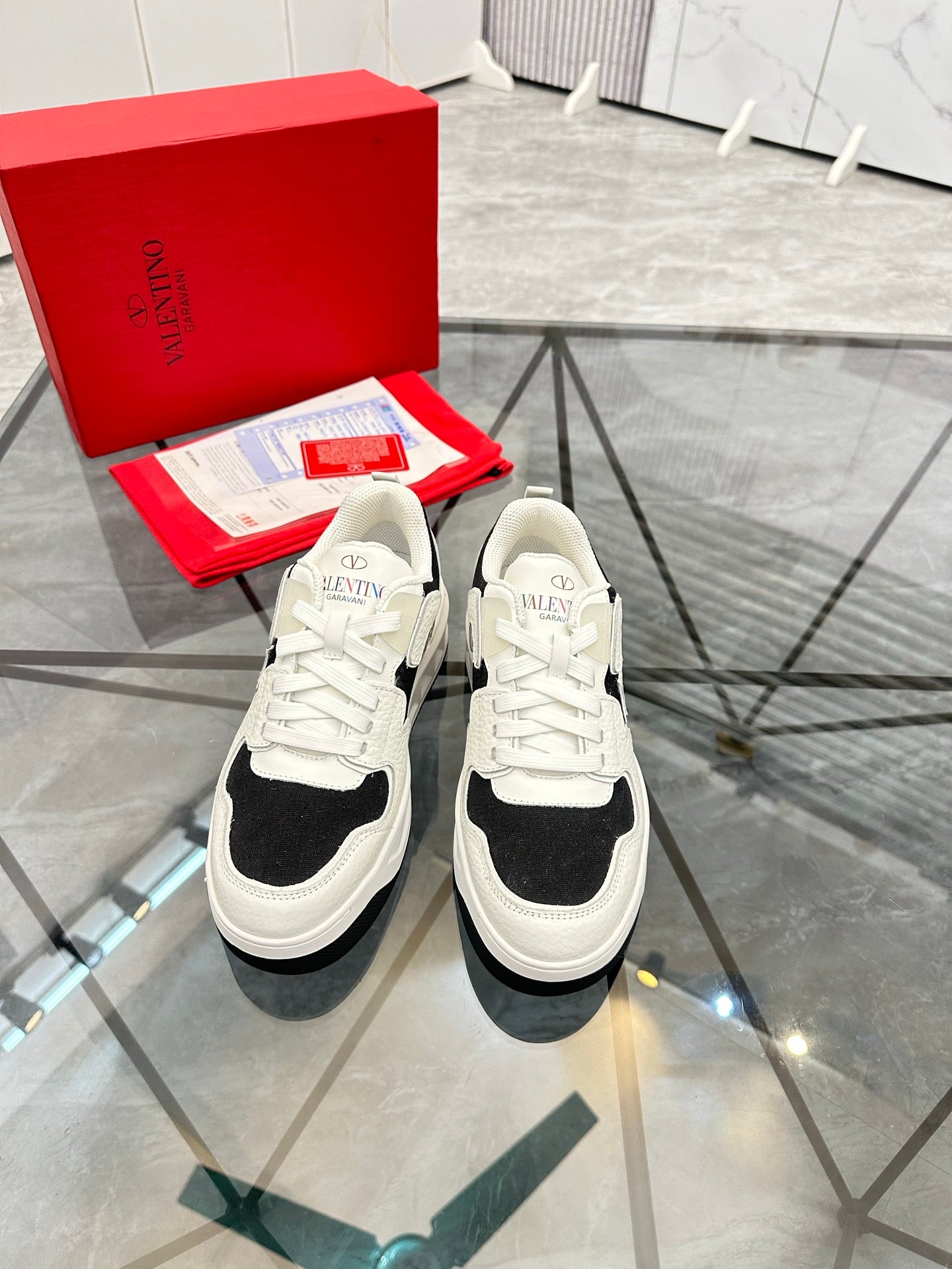 LuxluxHouse Best Quality Shoes Valentino