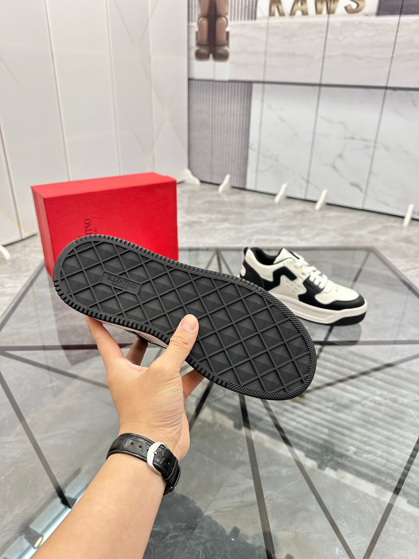 LuxluxHouse Best Quality Shoes Valentino