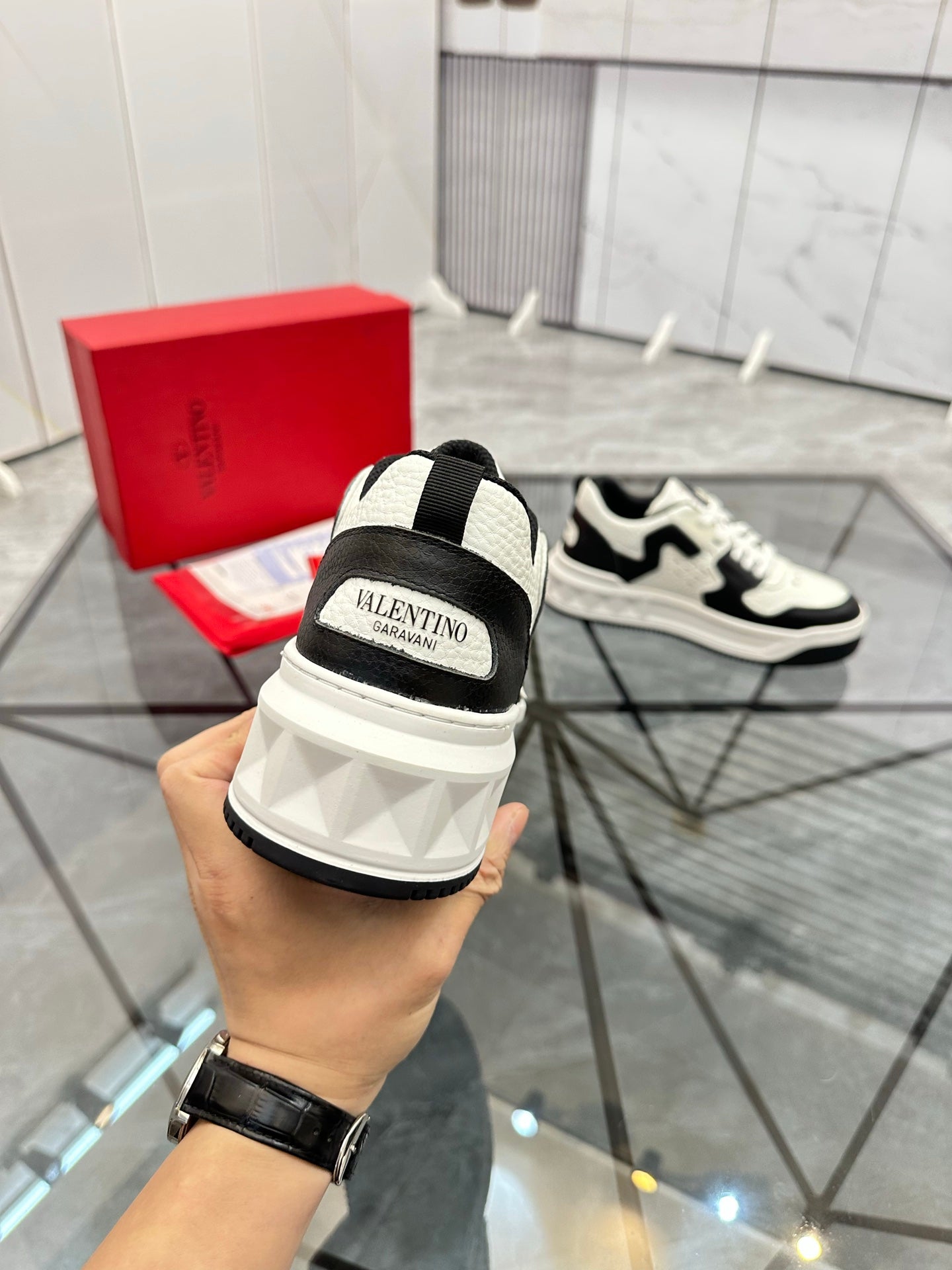 LuxluxHouse Best Quality Shoes Valentino