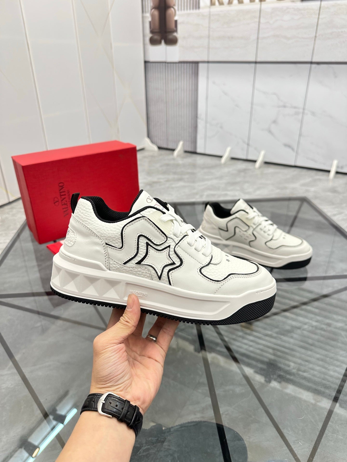 LuxluxHouse Best Quality Shoes Valentino