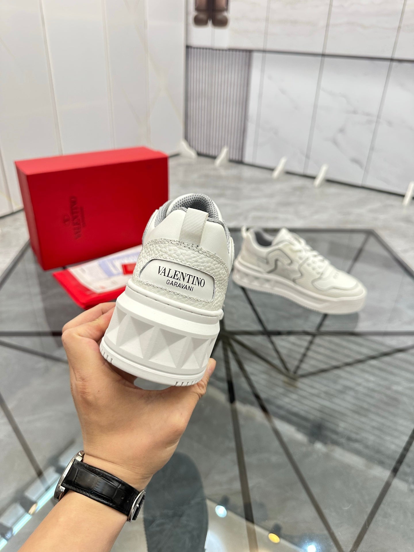 LuxluxHouse Best Quality Shoes Valentino
