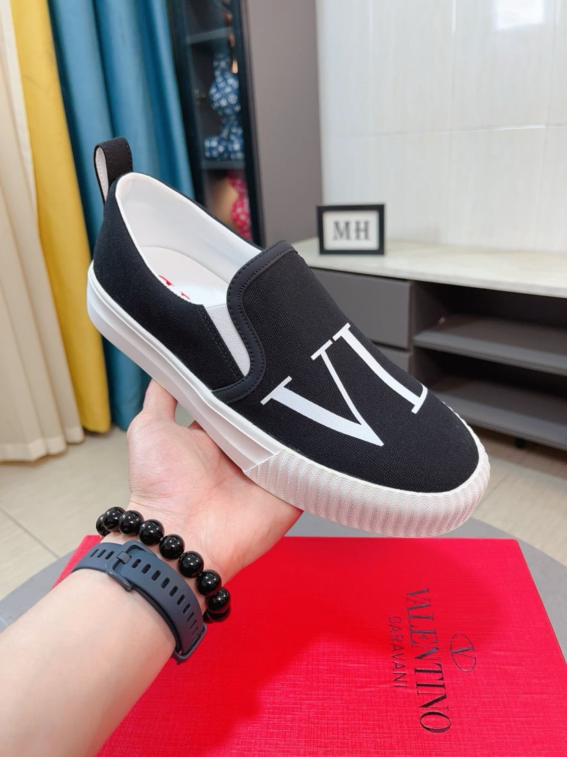LuxluxHouse Best Quality Shoes Valentino