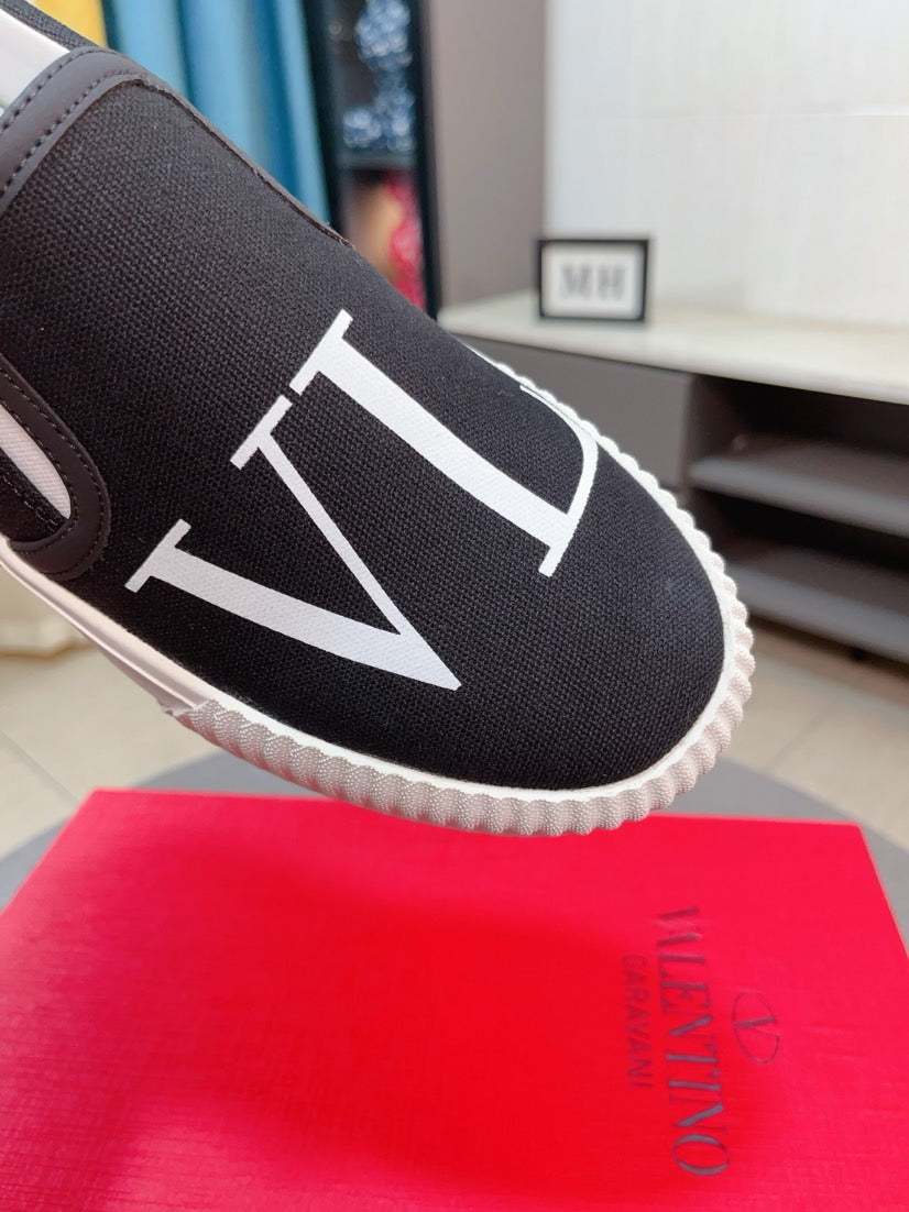 LuxluxHouse Best Quality Shoes Valentino