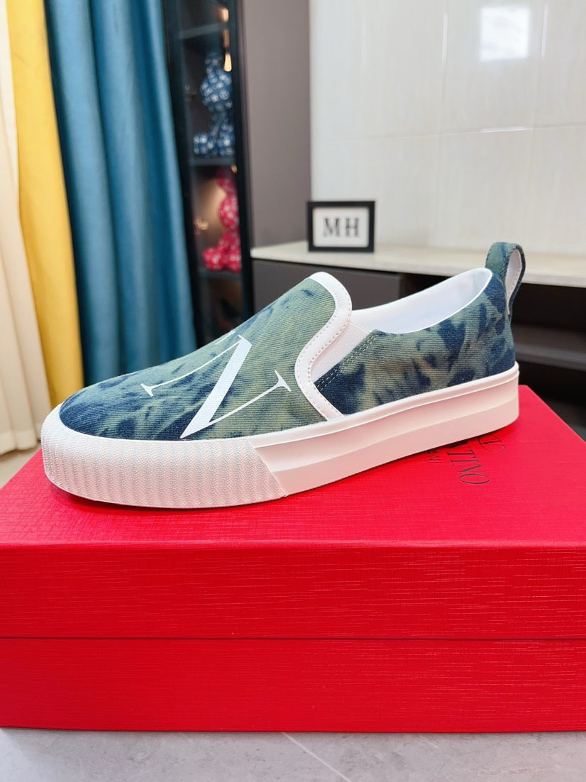 LuxluxHouse Best Quality Shoes Valentino