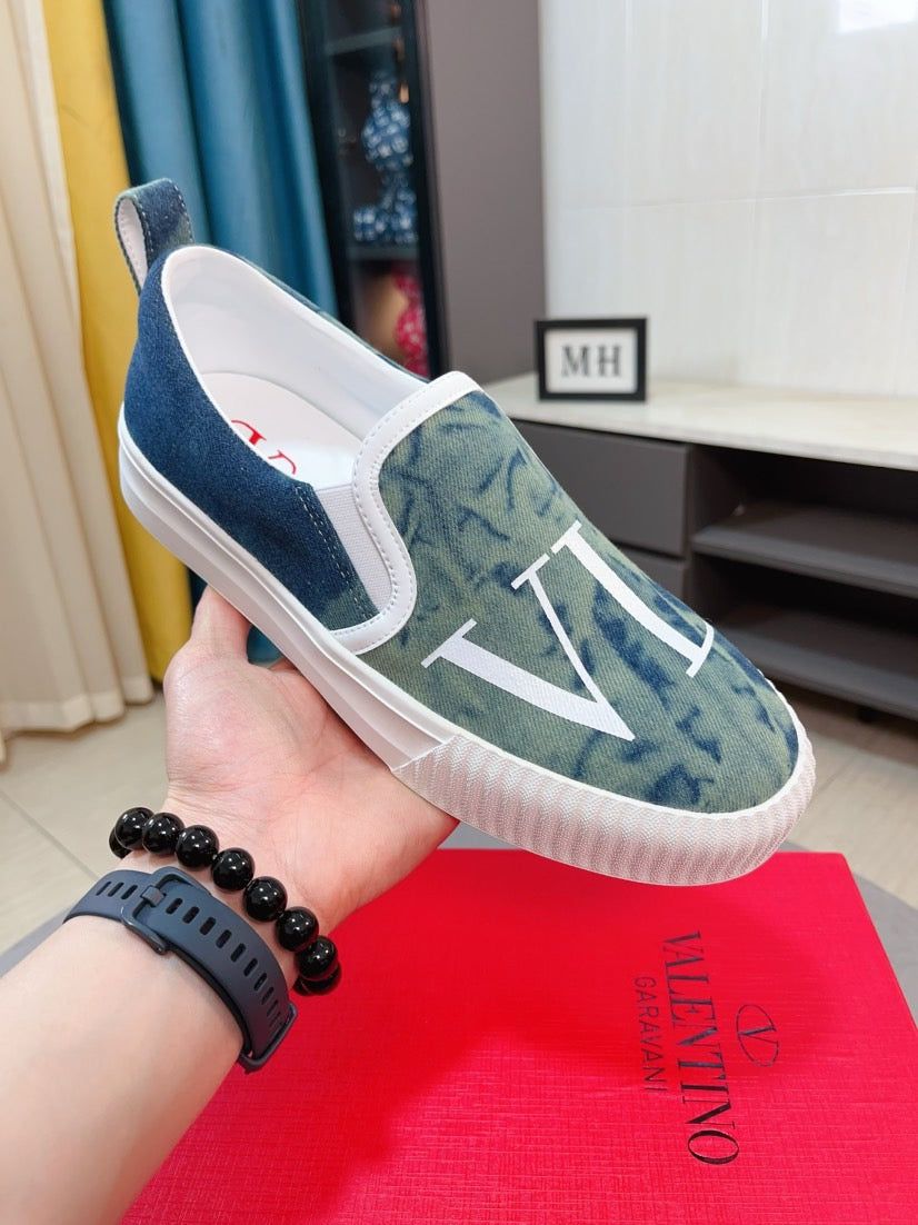 LuxluxHouse Best Quality Shoes Valentino
