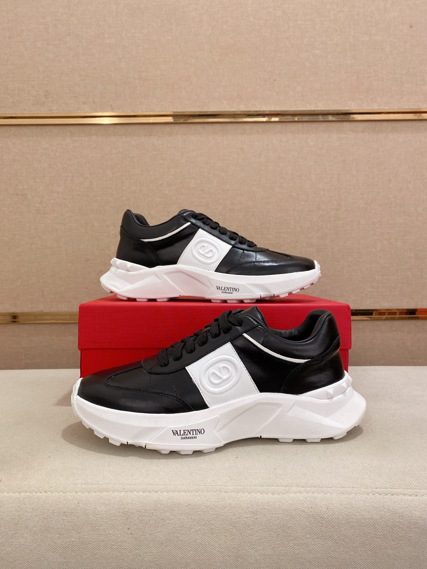 LuxluxHouse Best Quality Shoes Valentino