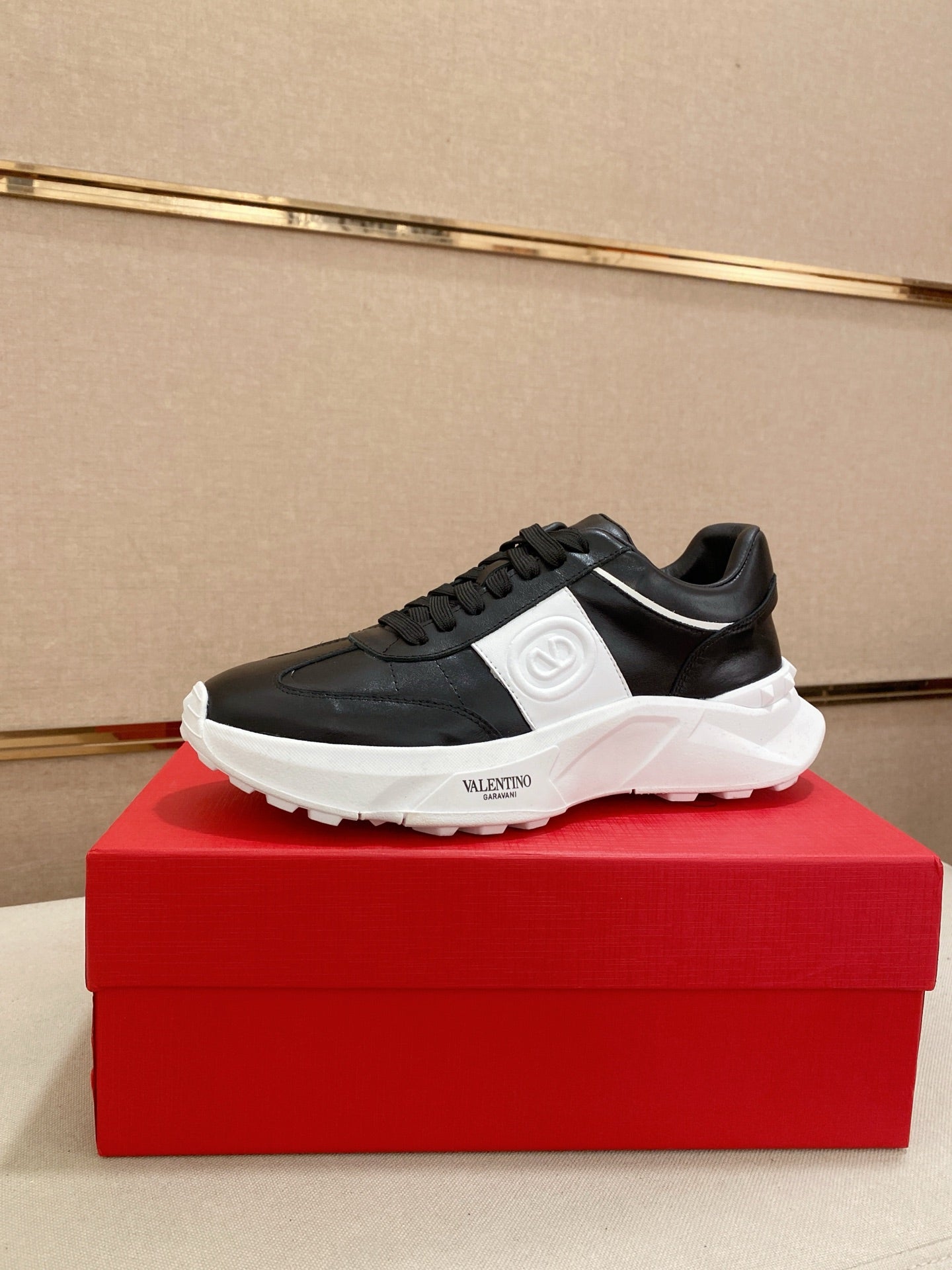 LuxluxHouse Best Quality Shoes Valentino