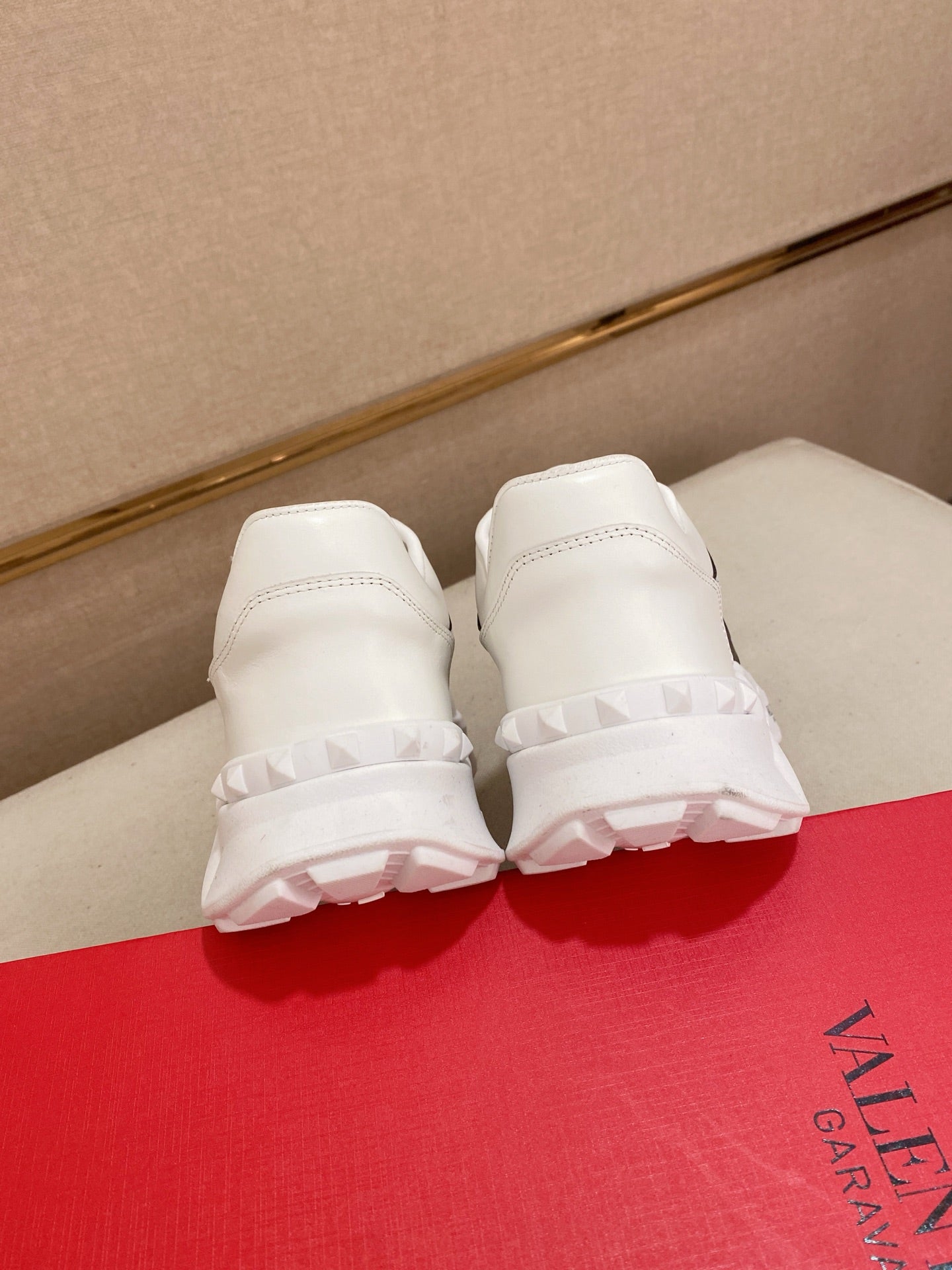 LuxluxHouse Best Quality Shoes Valentino