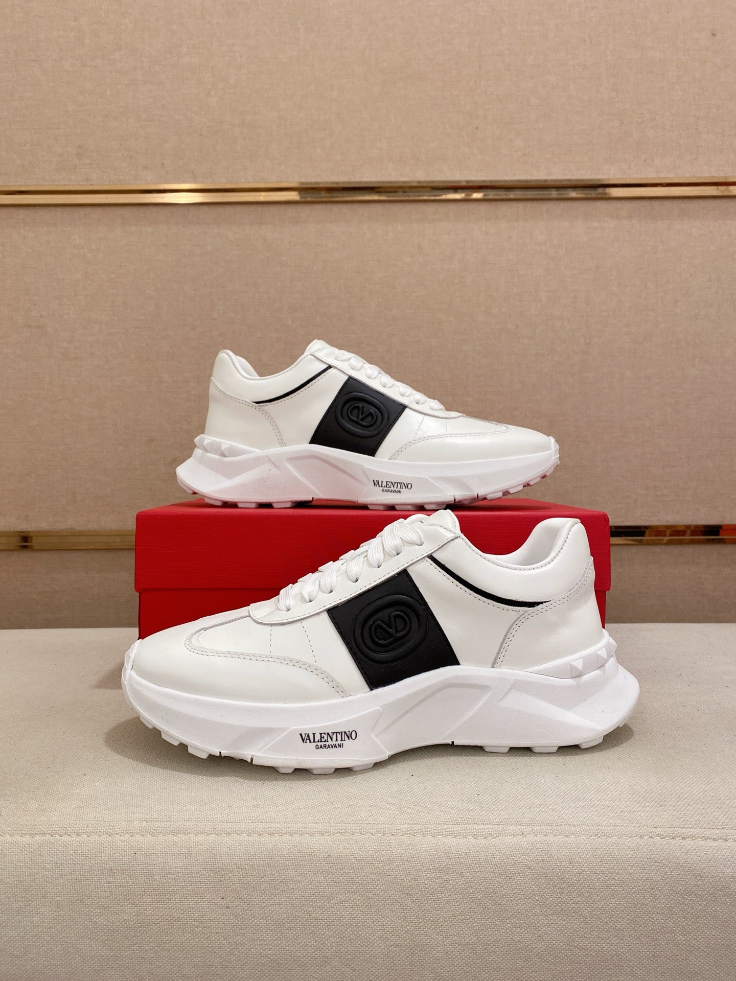 LuxluxHouse Best Quality Shoes Valentino