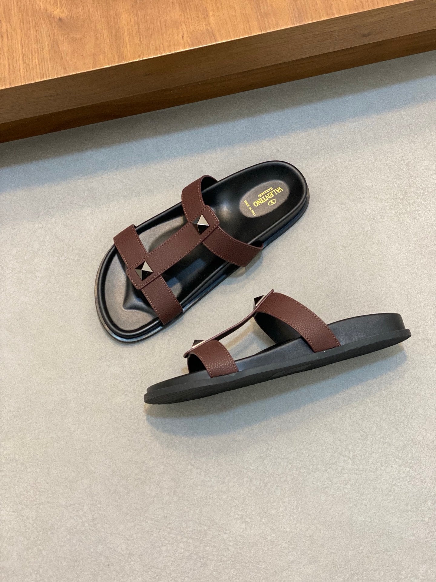 LuxluxHouse Best Quality Sandals Valentino