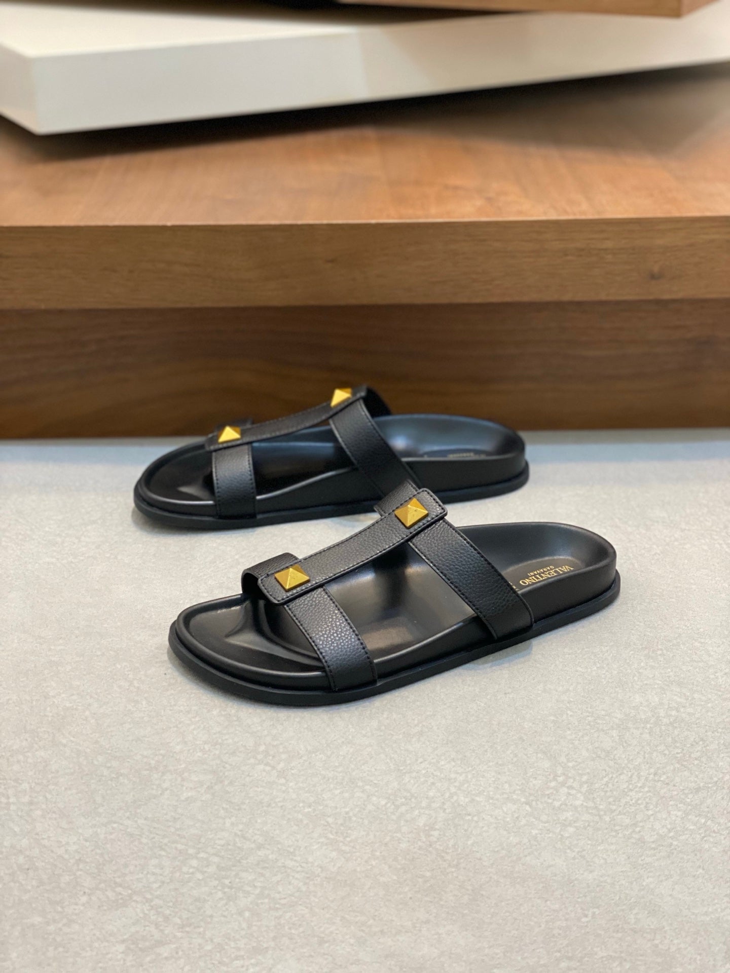 LuxluxHouse Best Quality Sandals Valentino