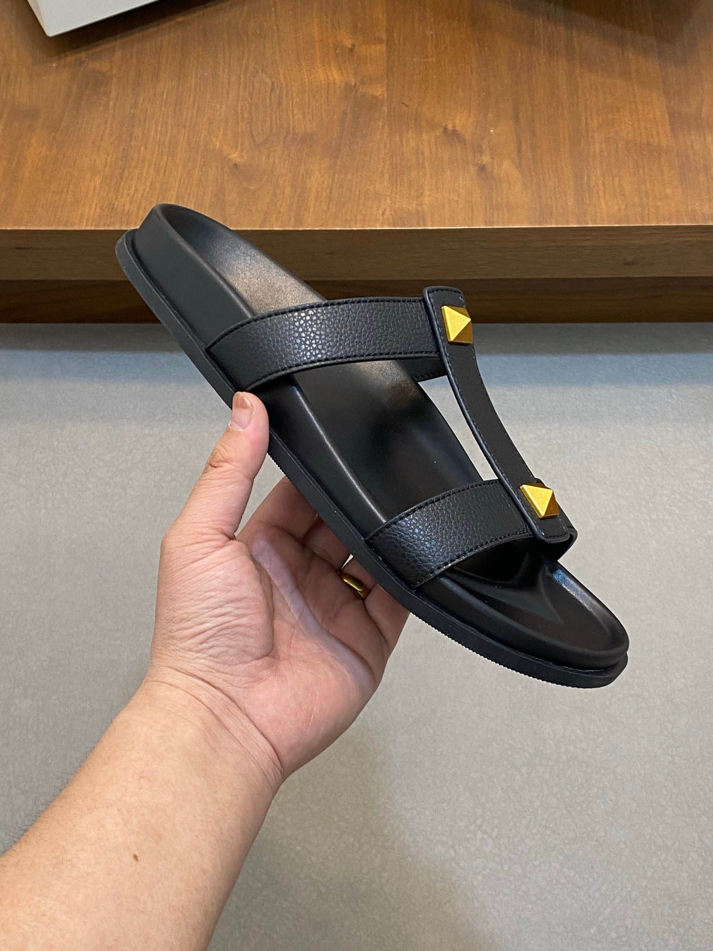LuxluxHouse Best Quality Sandals Valentino