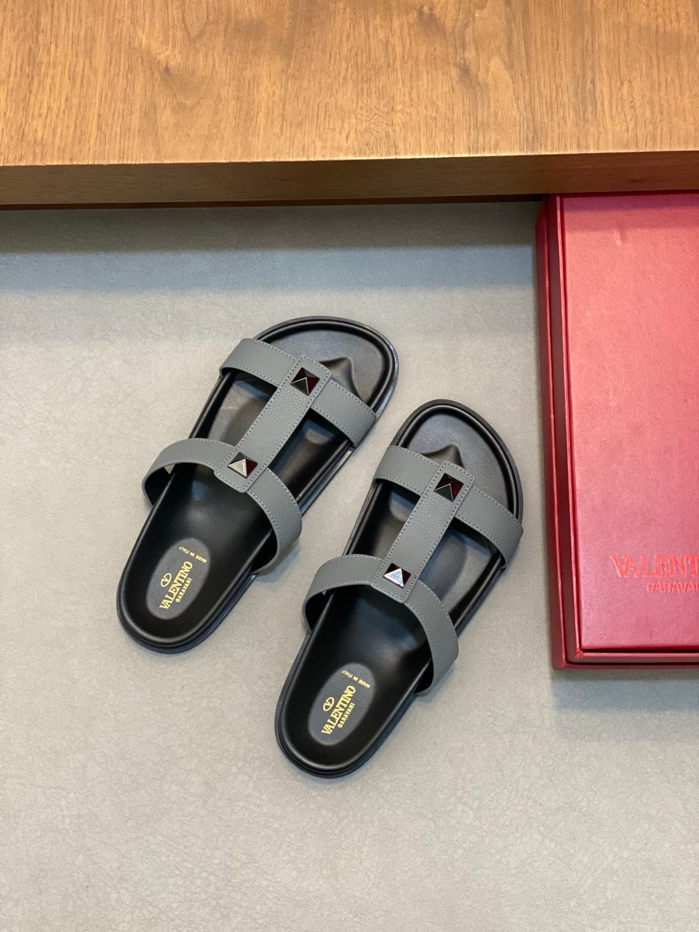 LuxluxHouse Best Quality Sandals Valentino