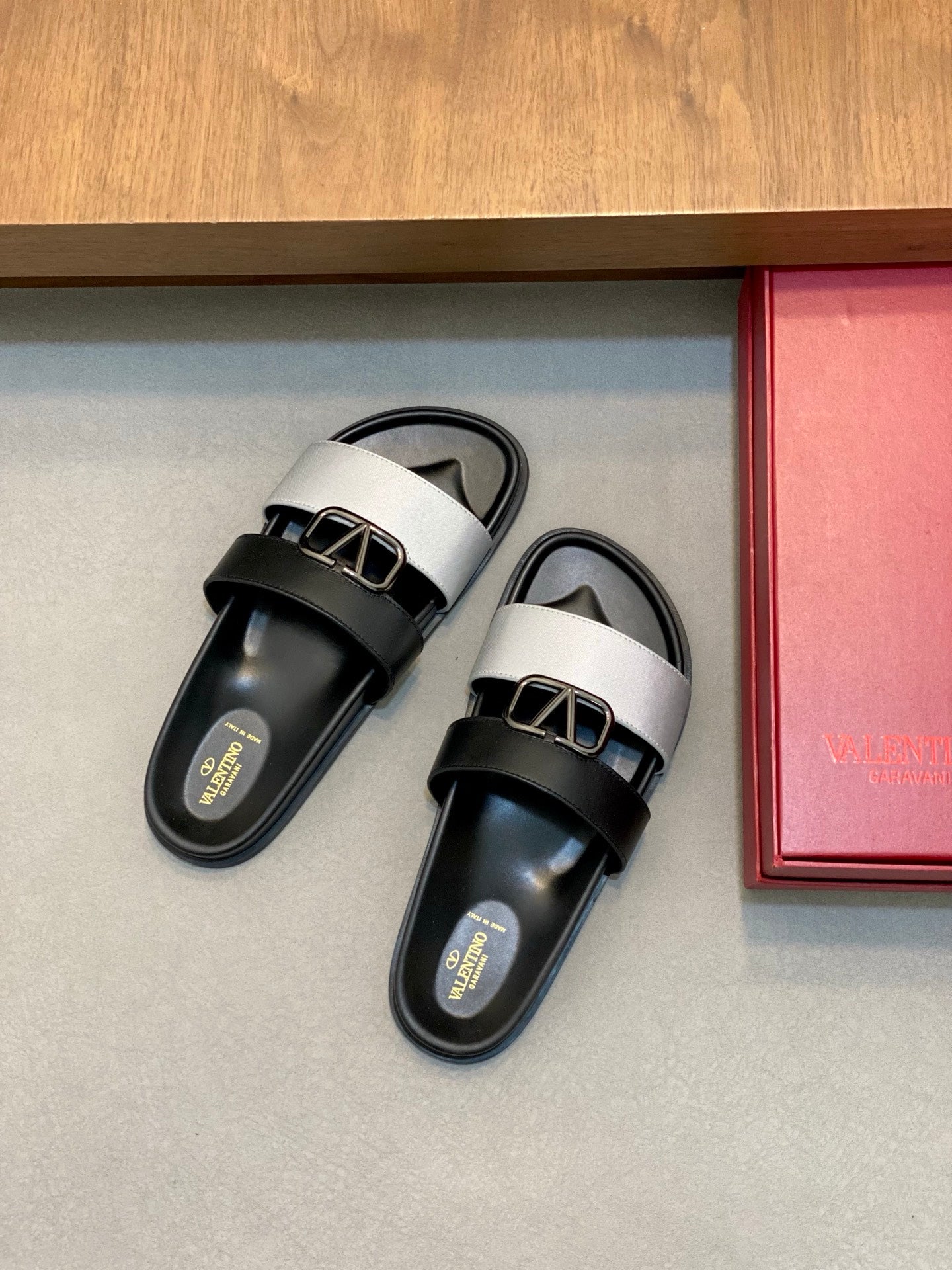 LuxluxHouse Best Quality Sandals Valentino