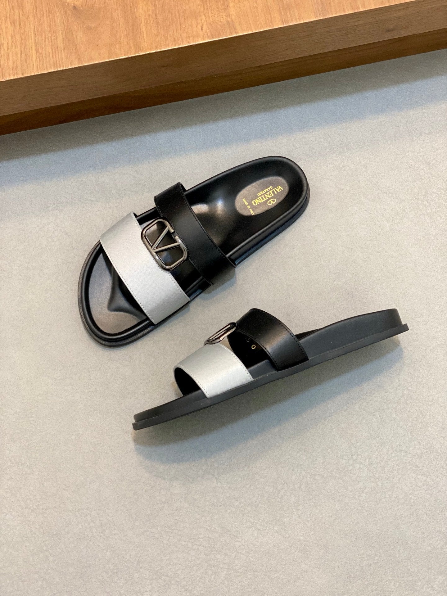 LuxluxHouse Best Quality Sandals Valentino