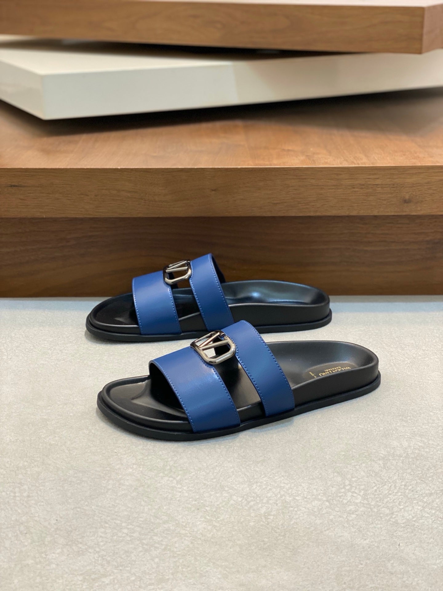 LuxluxHouse Best Quality Sandals Valentino