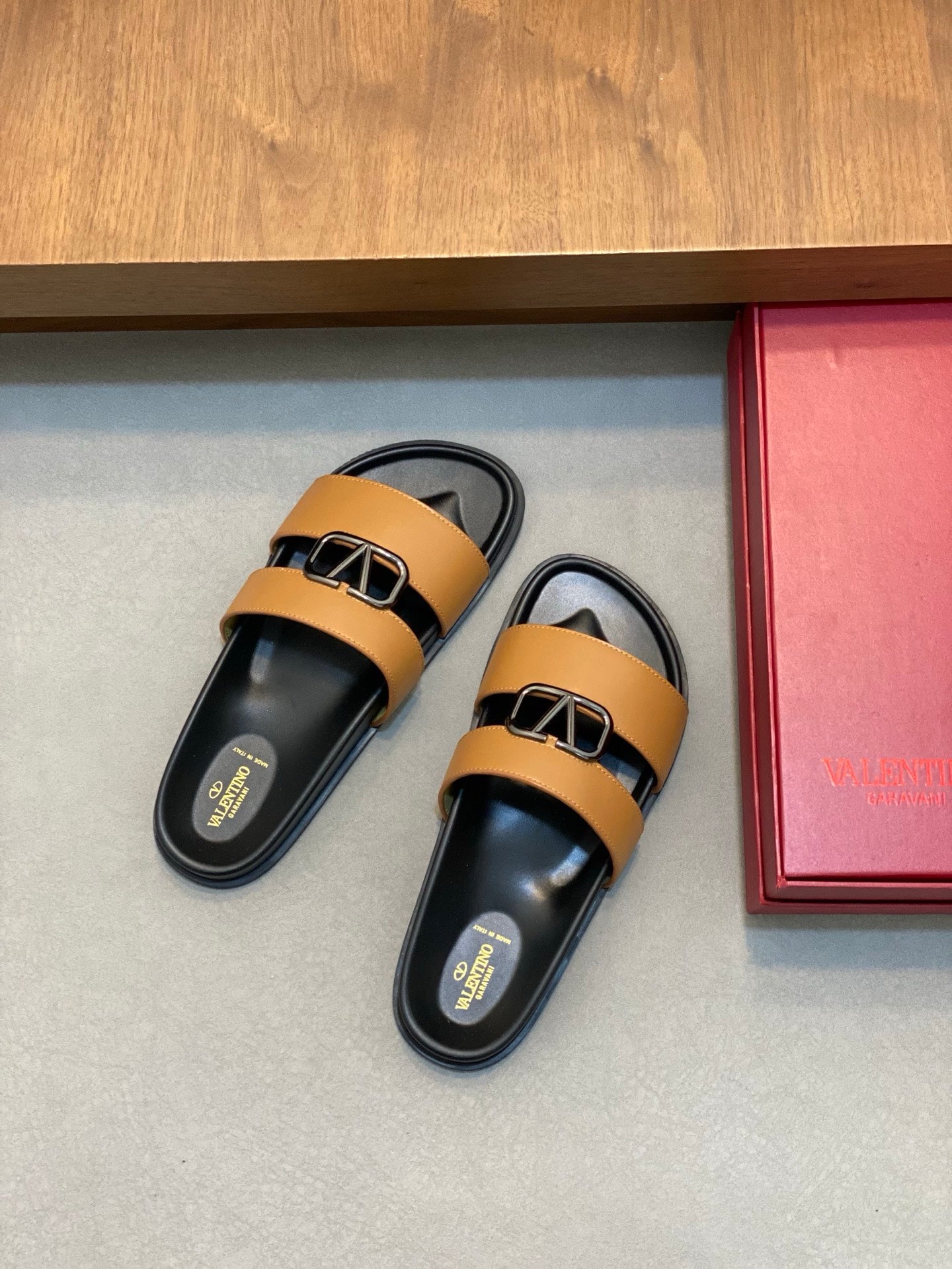 LuxluxHouse Best Quality Sandals Valentino