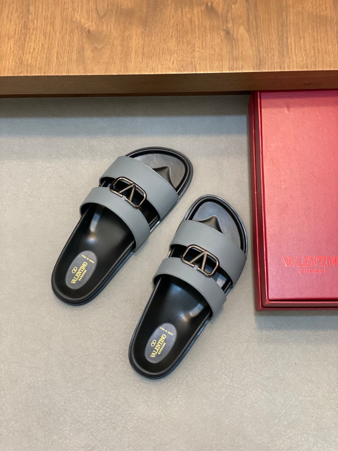LuxluxHouse Best Quality Sandals Valentino