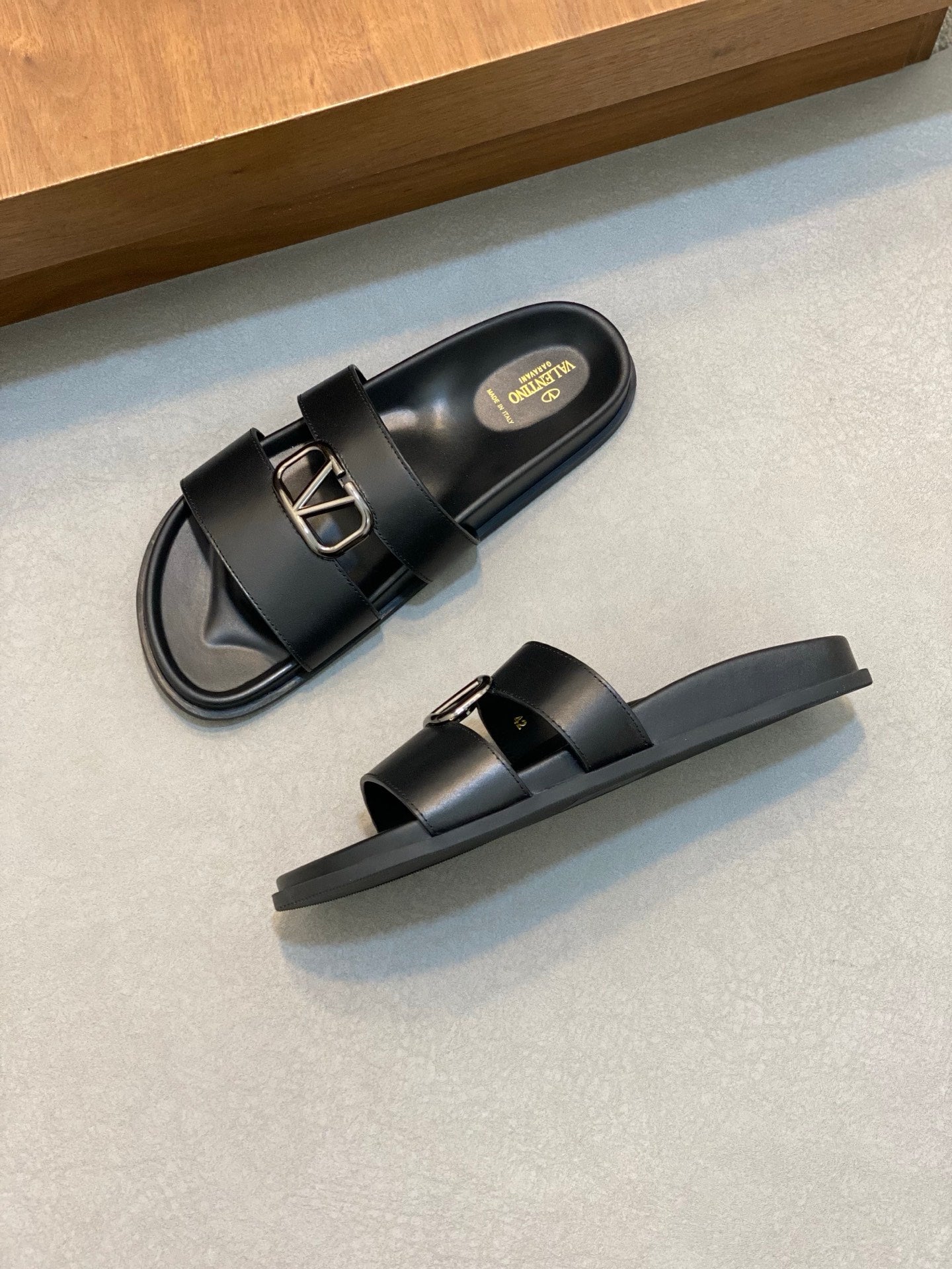 LuxluxHouse Best Quality Sandals Valentino