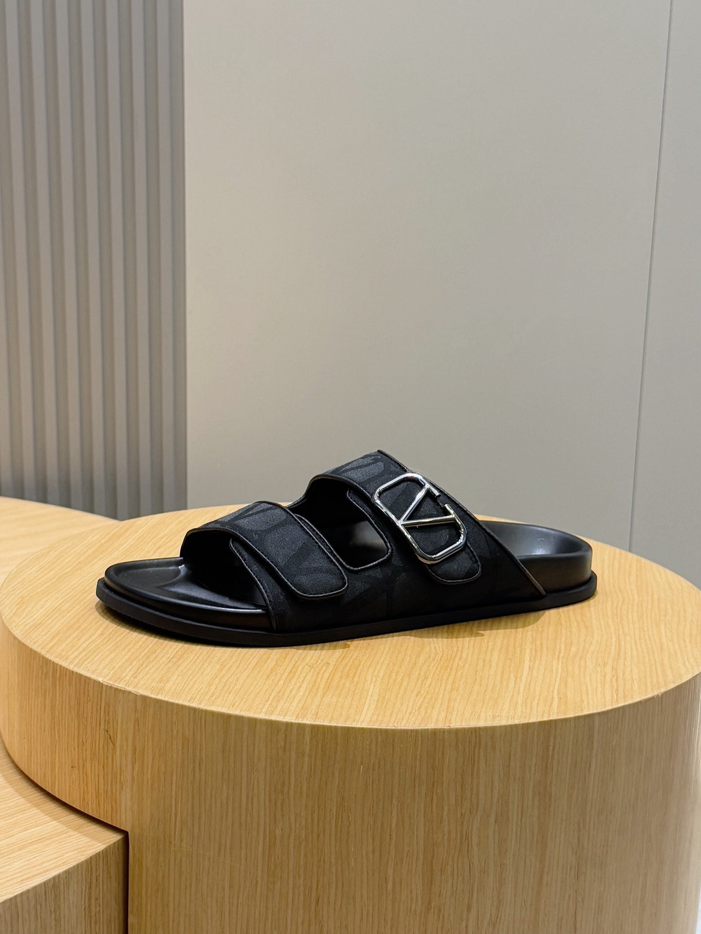 LuxluxHouse Best Quality Sandals Valentino