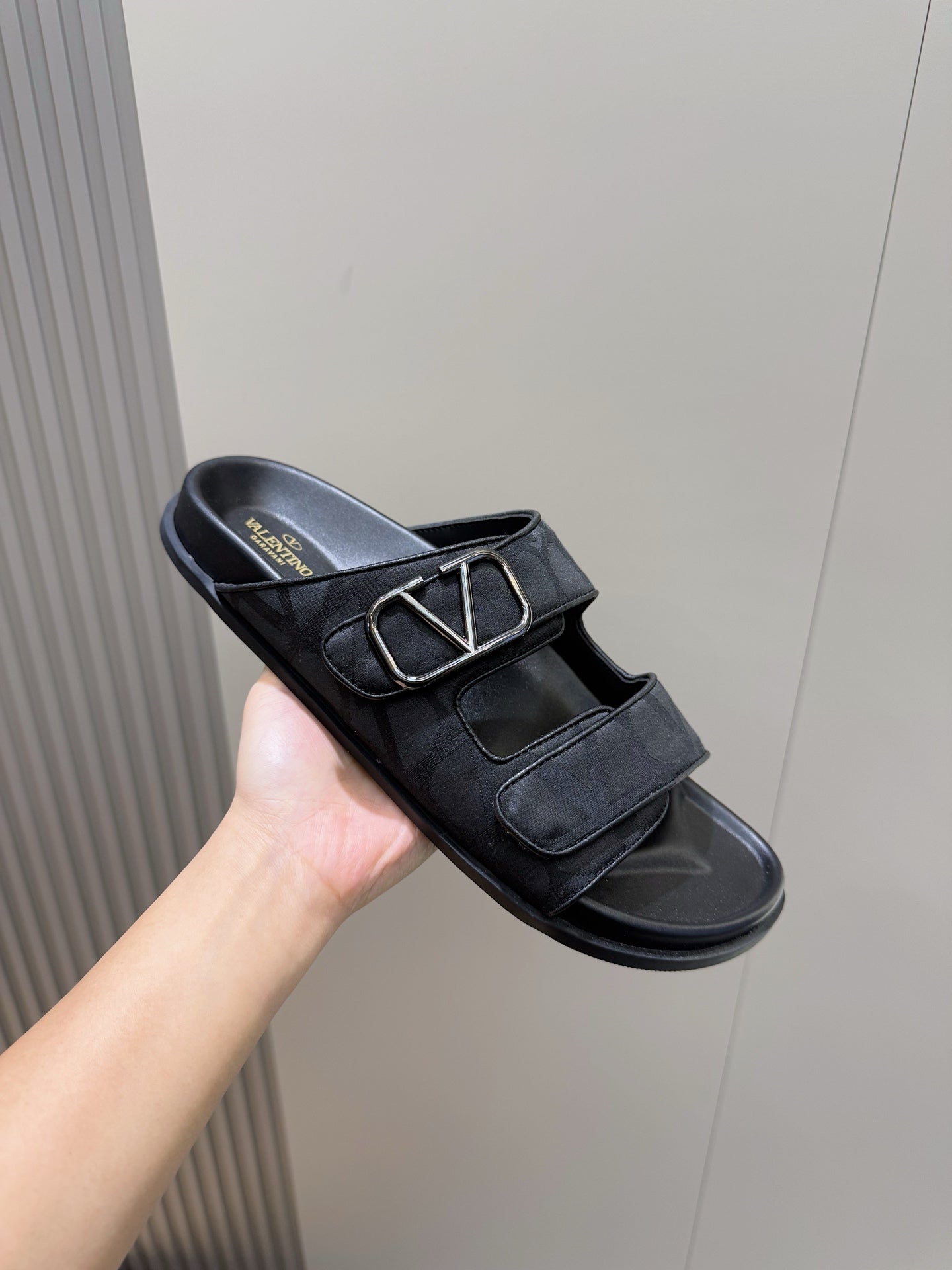 LuxluxHouse Best Quality Sandals Valentino