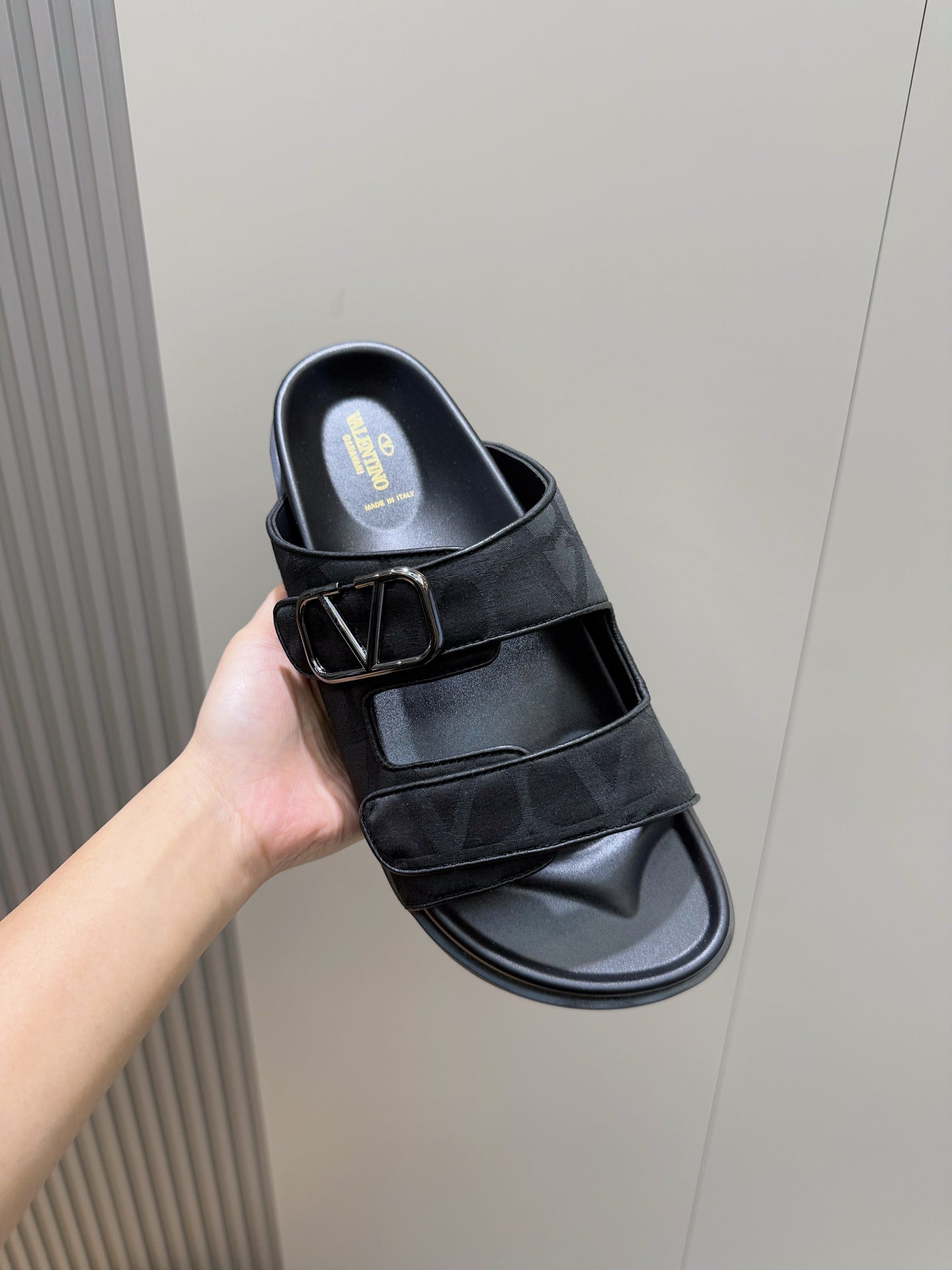 LuxluxHouse Best Quality Sandals Valentino
