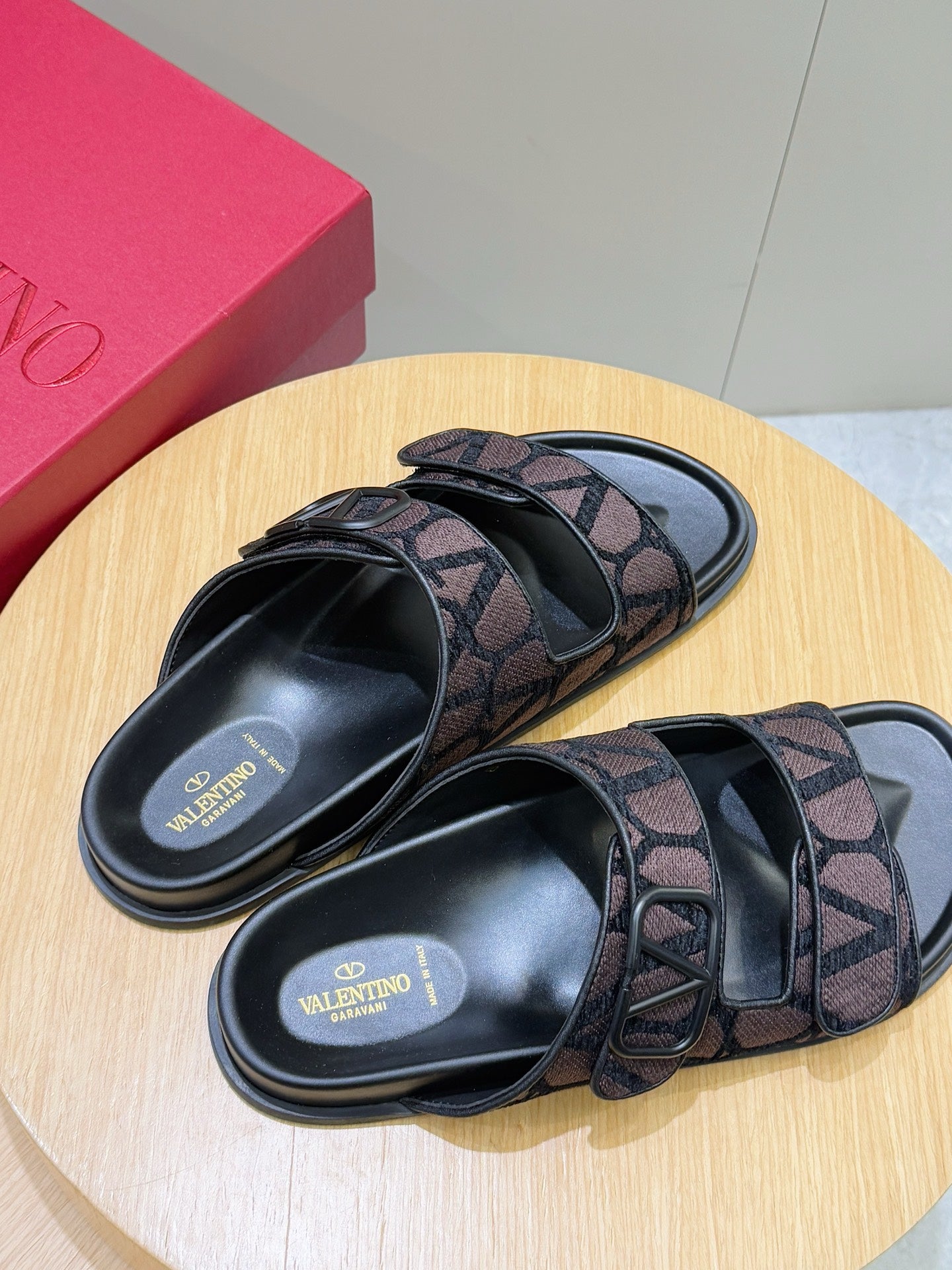 LuxluxHouse Best Quality Sandals Valentino