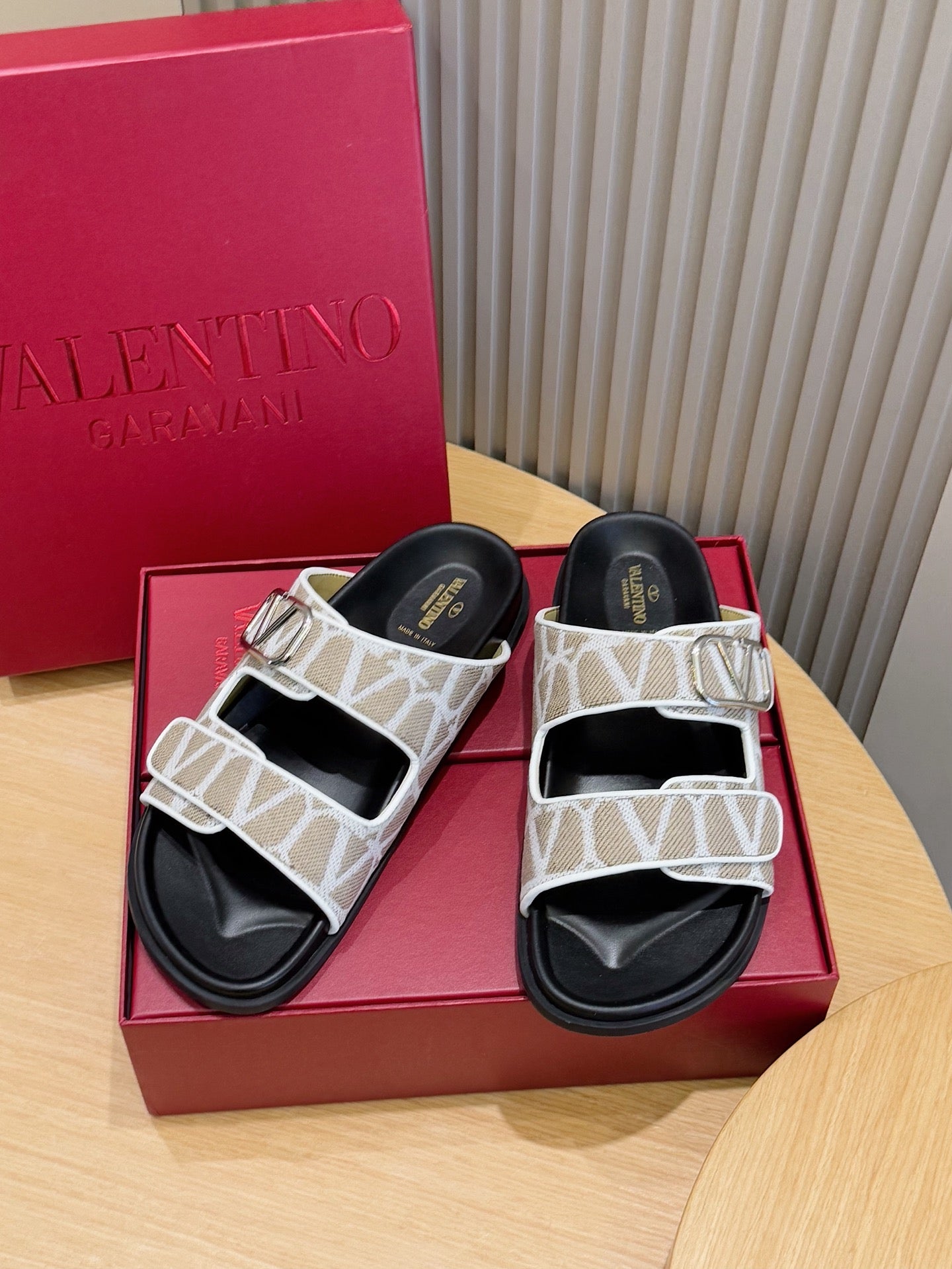 LuxluxHouse Best Quality Sandals Valentino