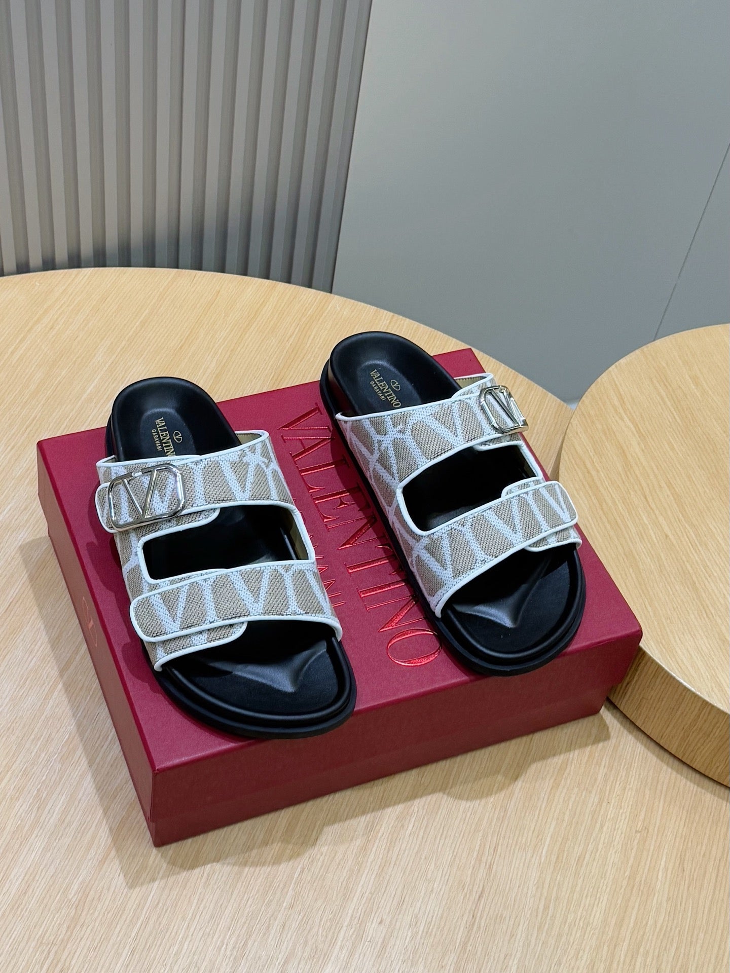 LuxluxHouse Best Quality Sandals Valentino