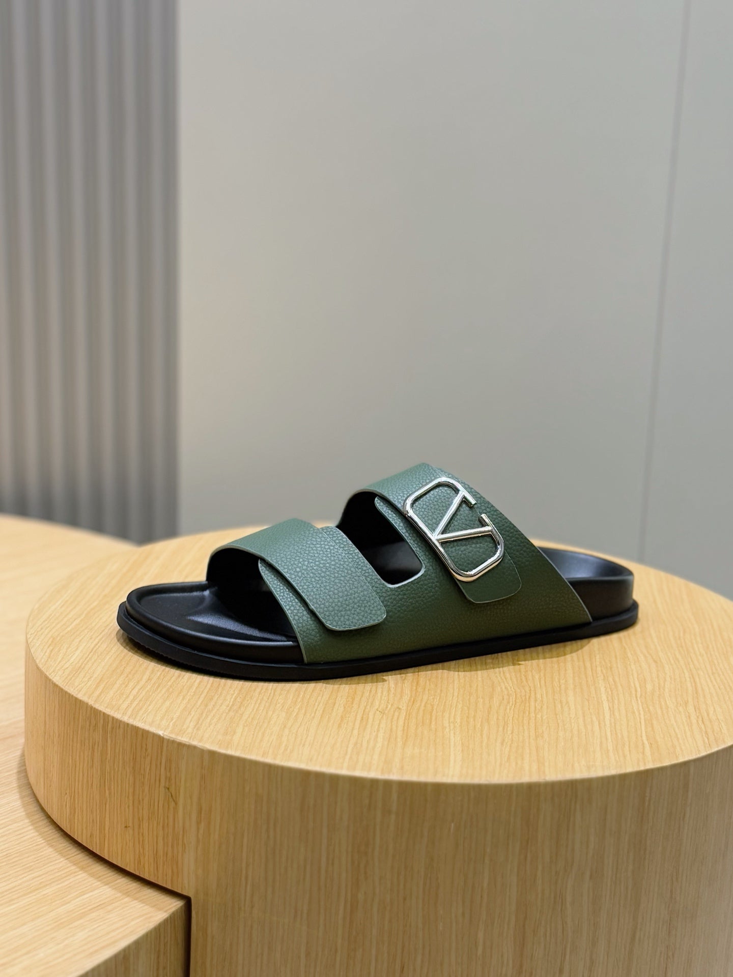 LuxluxHouse Best Quality Sandals Valentino