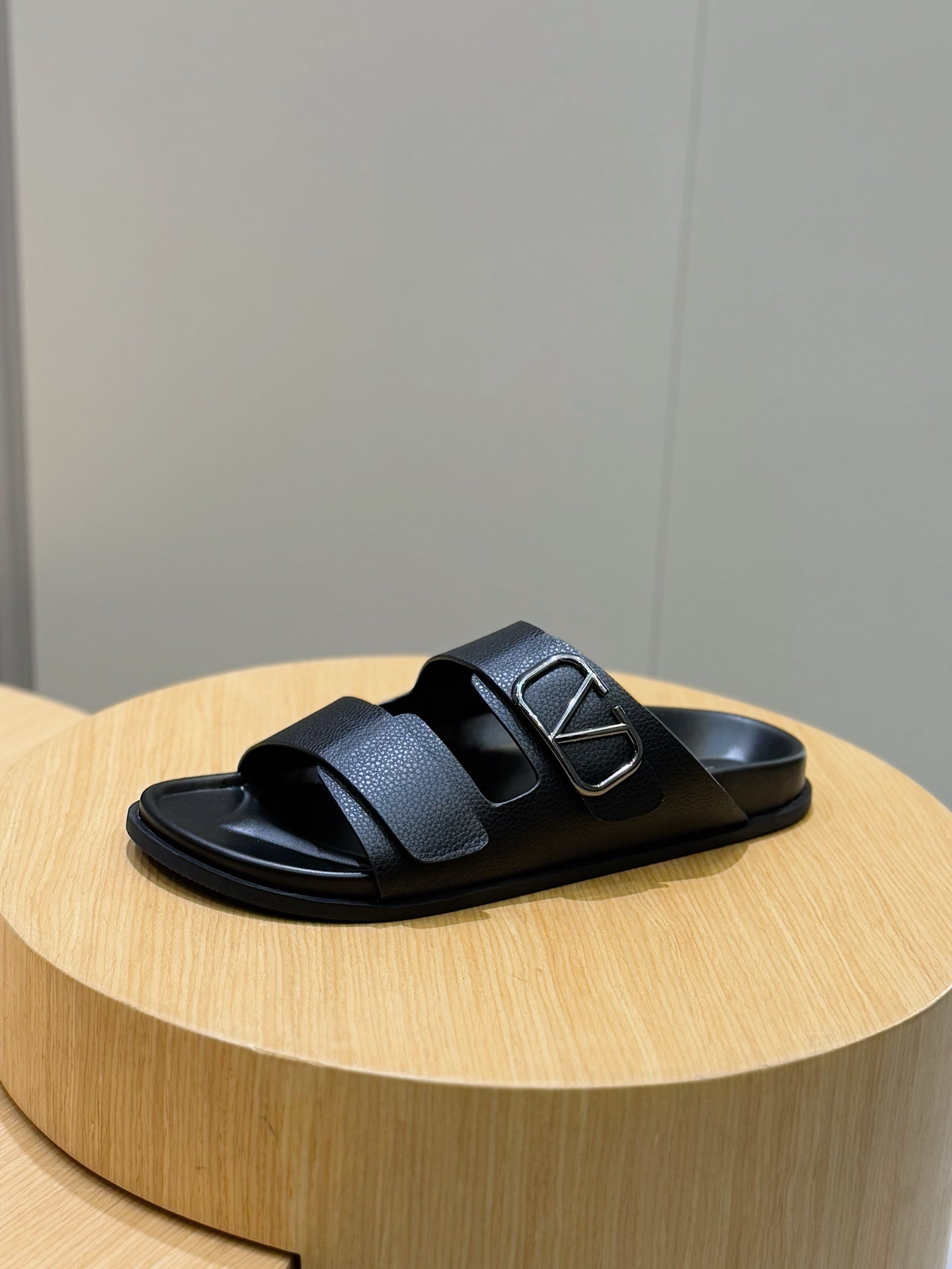 LuxluxHouse Best Quality Sandals Valentino