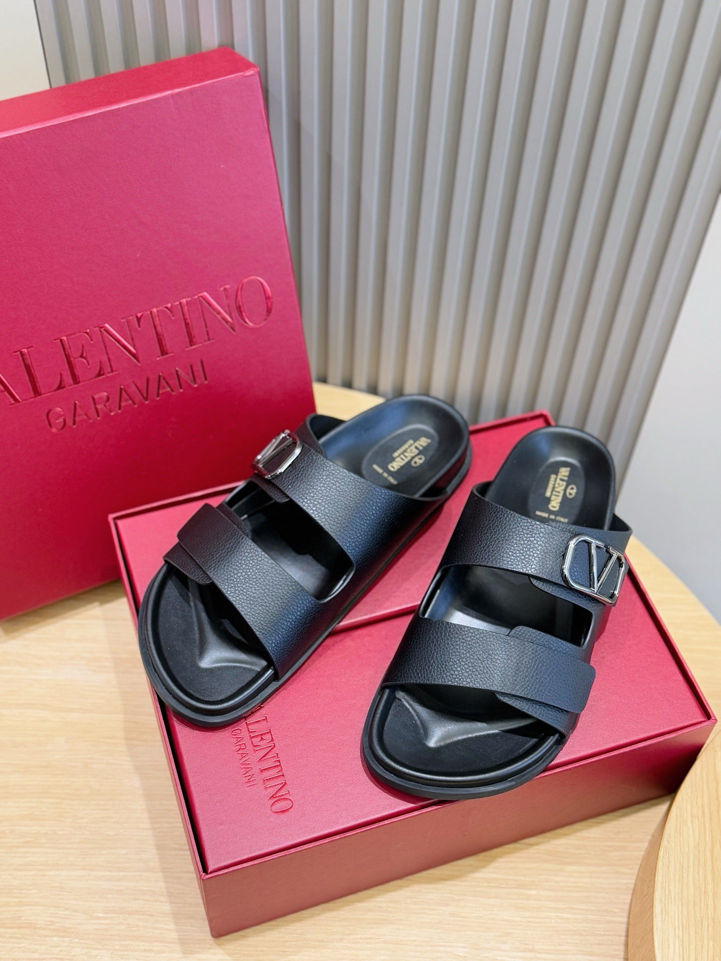 LuxluxHouse Best Quality Sandals Valentino