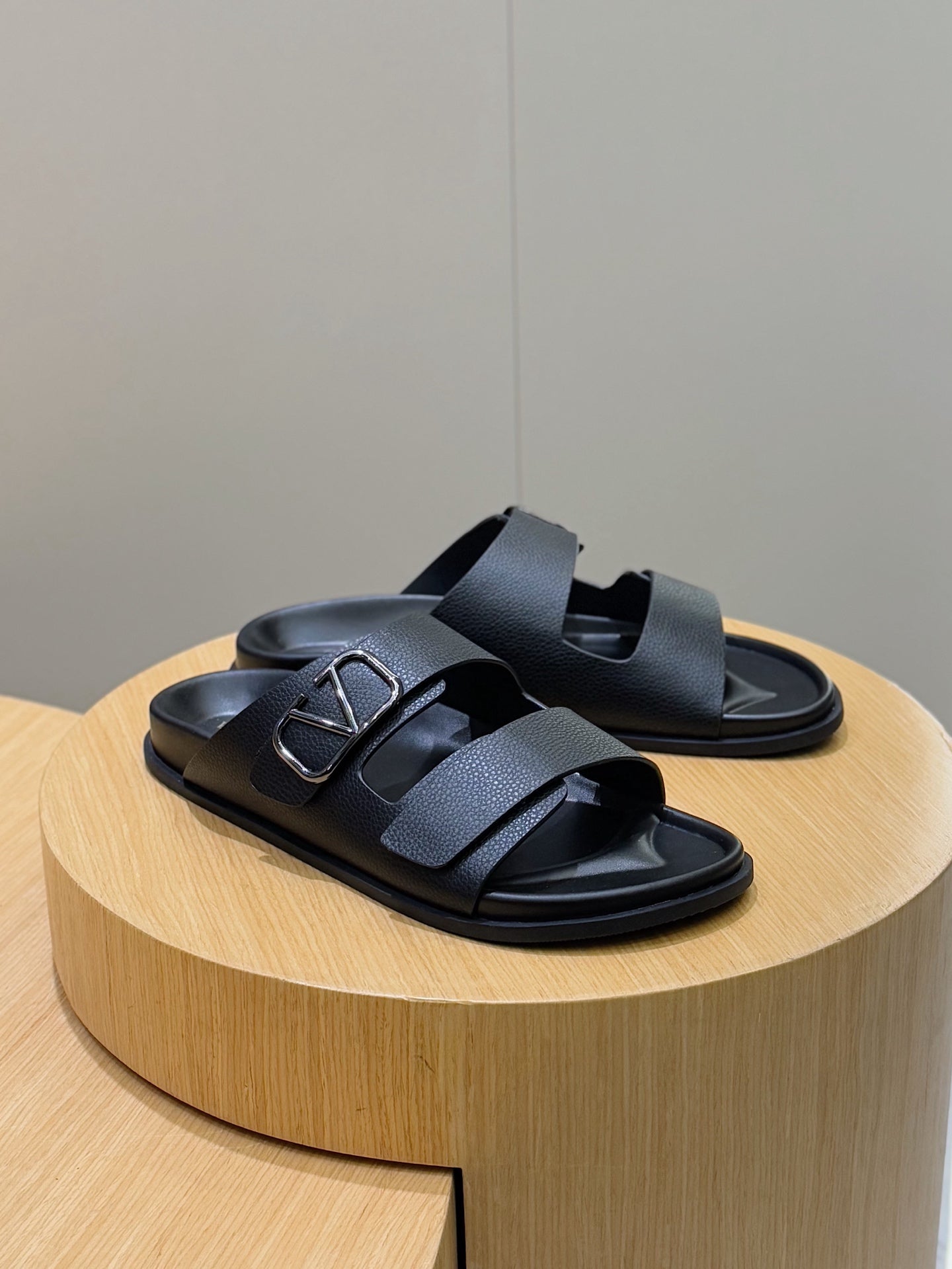 LuxluxHouse Best Quality Sandals Valentino