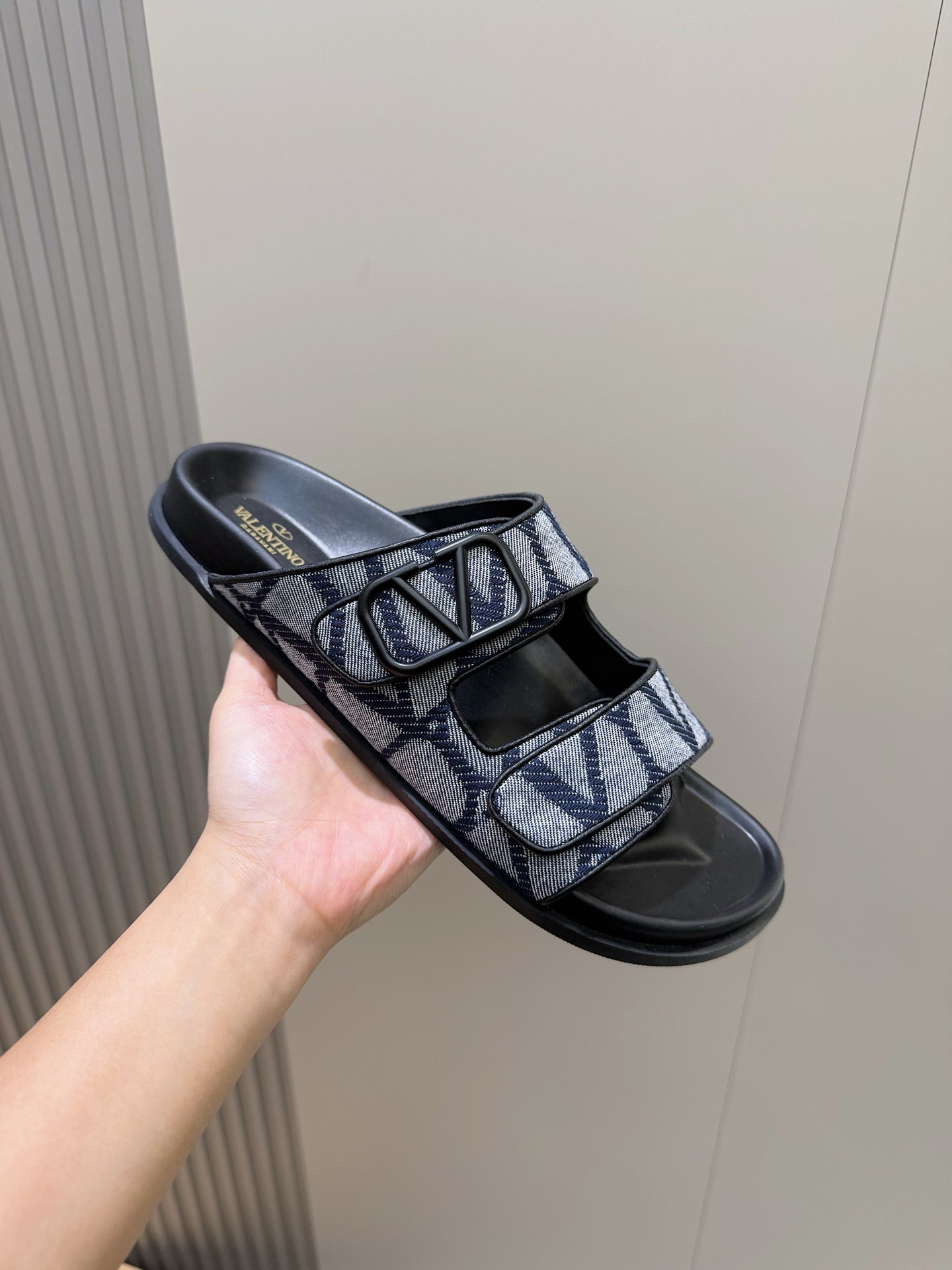 LuxluxHouse Best Quality Sandals Valentino