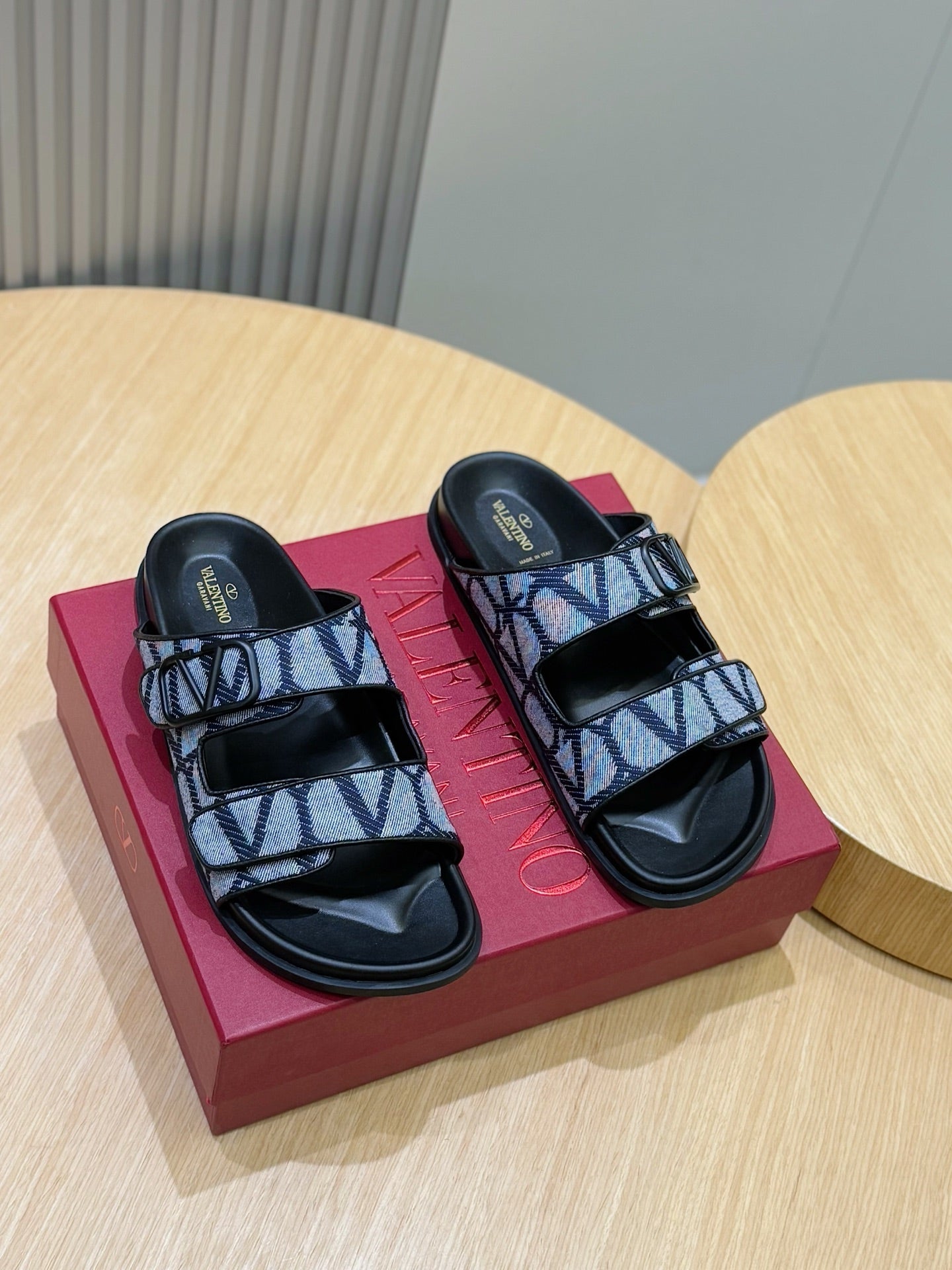 LuxluxHouse Best Quality Sandals Valentino