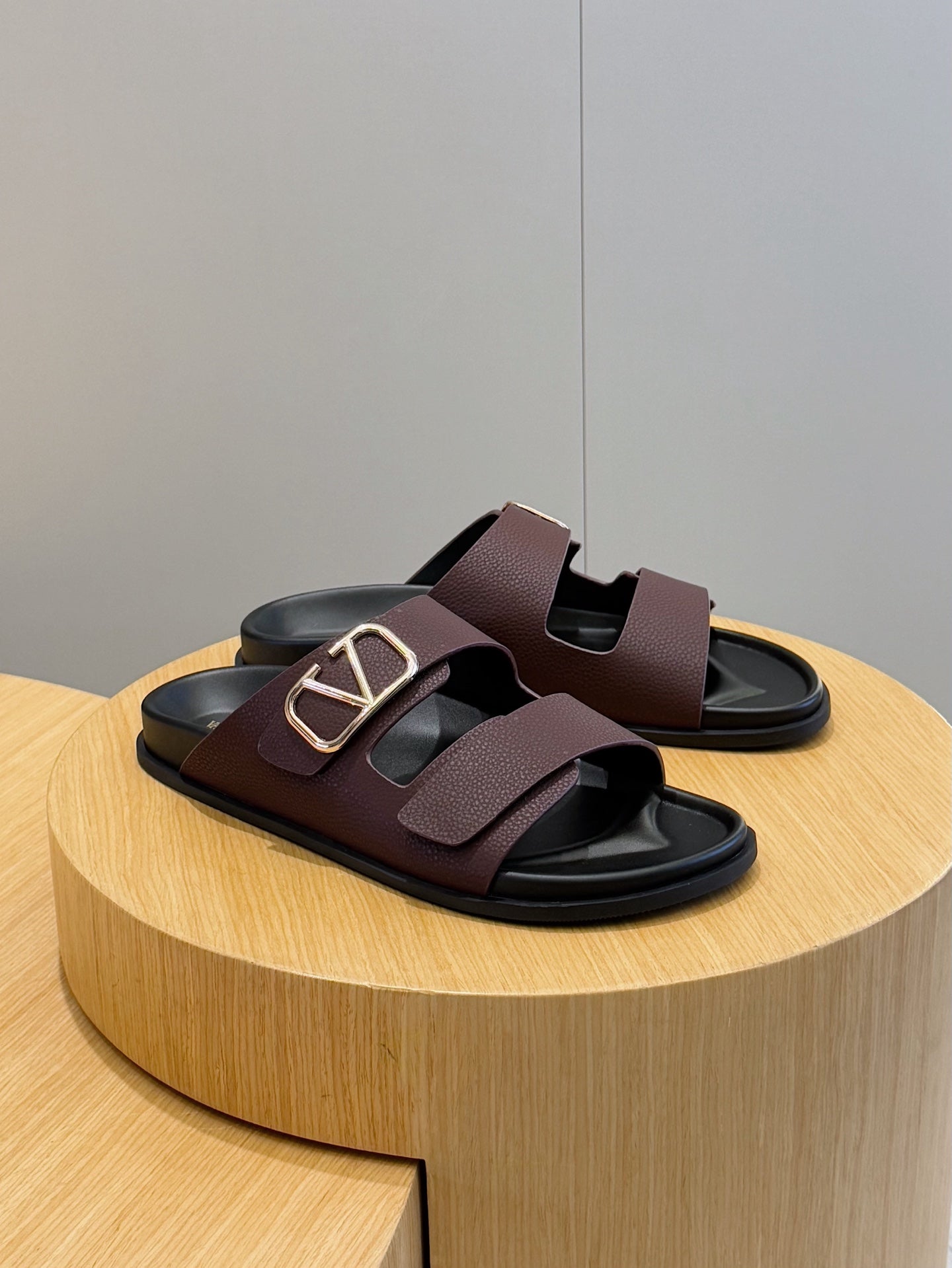 LuxluxHouse Best Quality Sandals Valentino