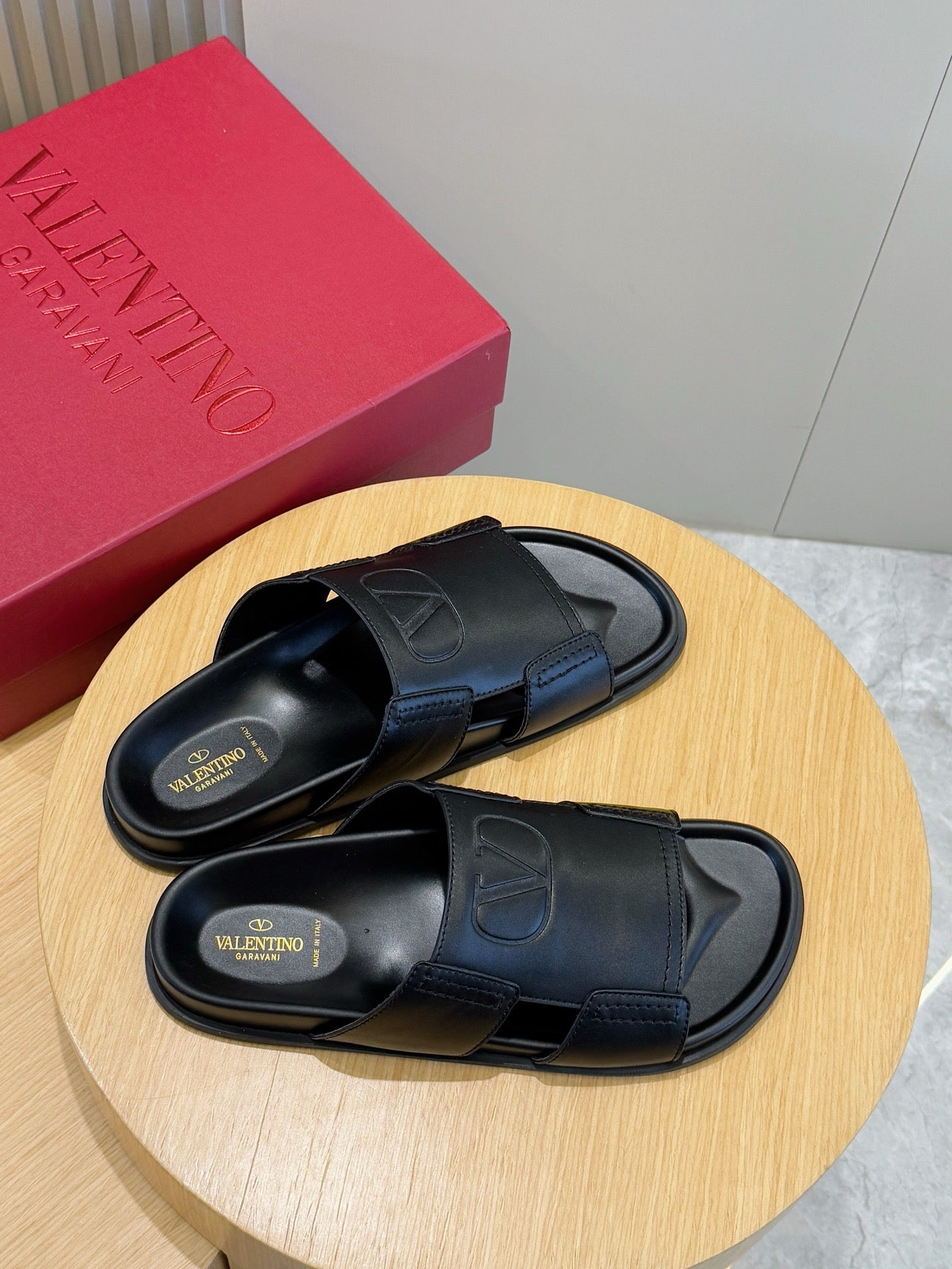 LuxluxHouse Best Quality Sandals Valentino