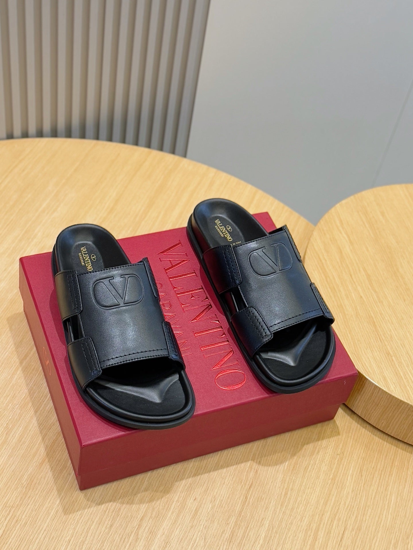 LuxluxHouse Best Quality Sandals Valentino