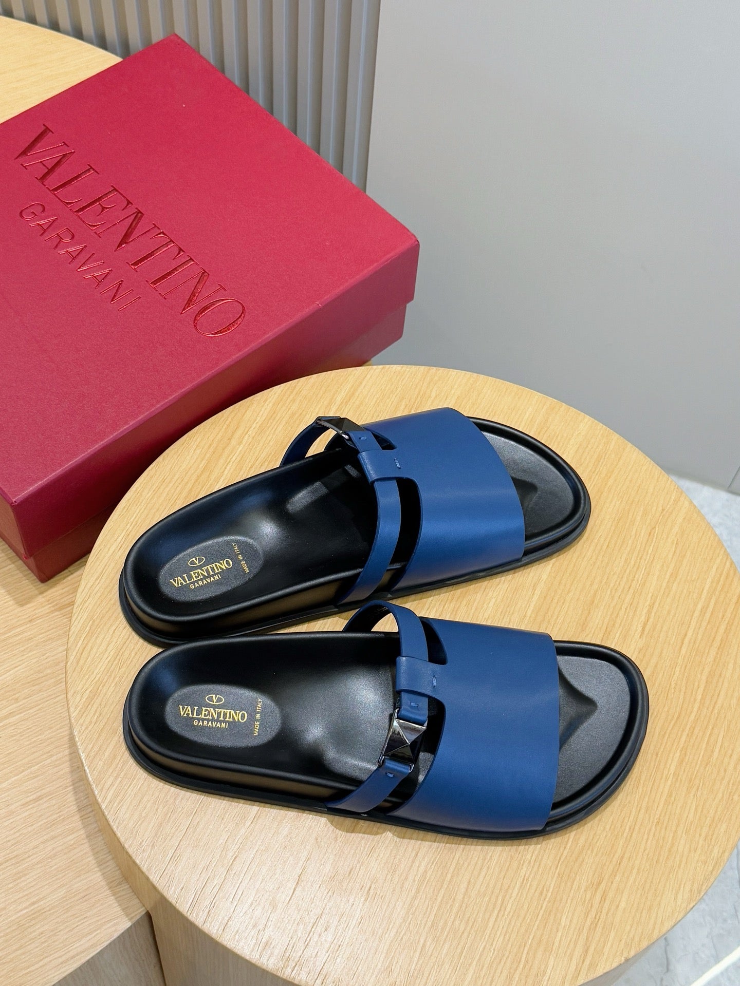 LuxluxHouse Best Quality Sandals Valentino