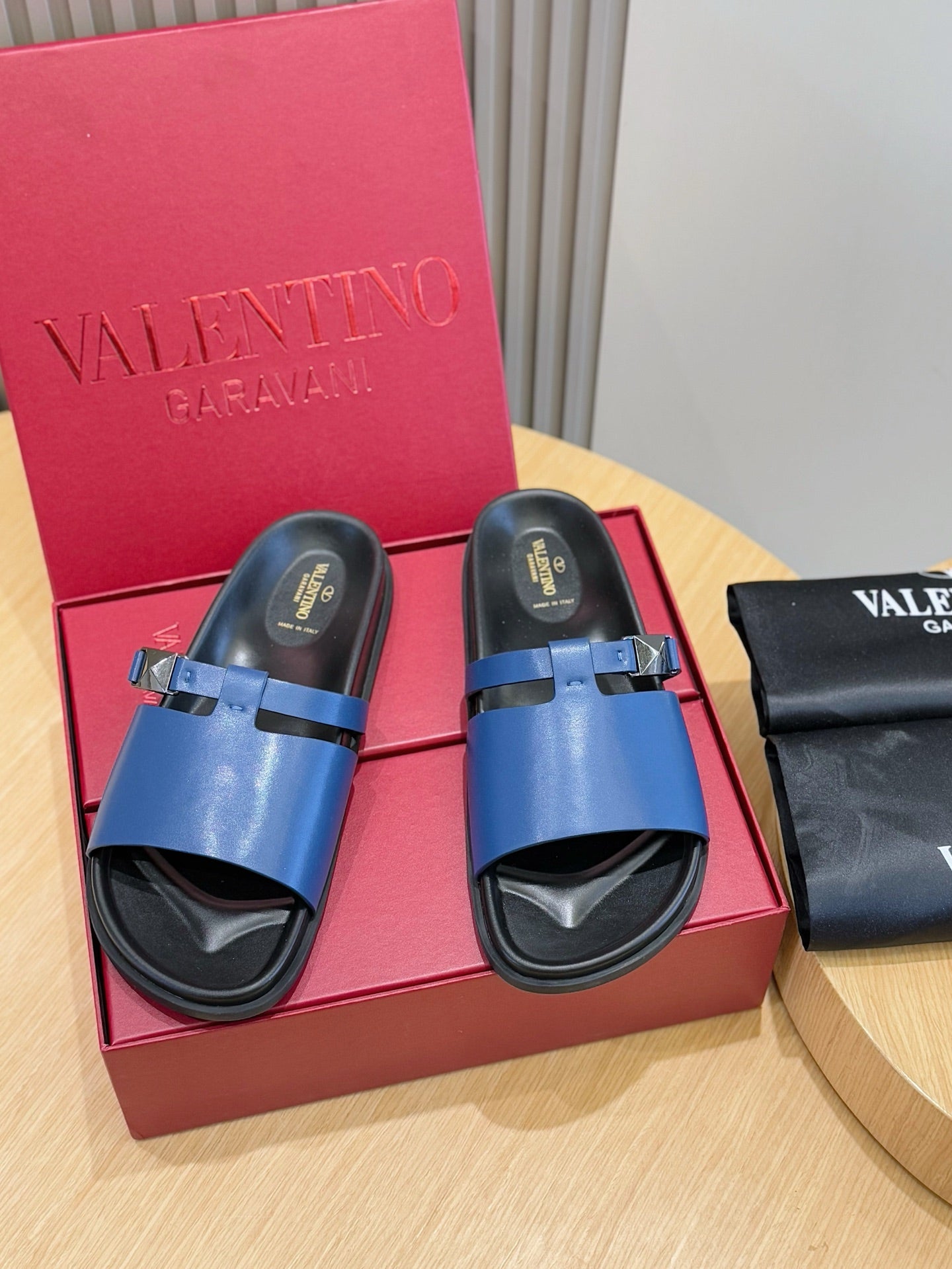 LuxluxHouse Best Quality Sandals Valentino