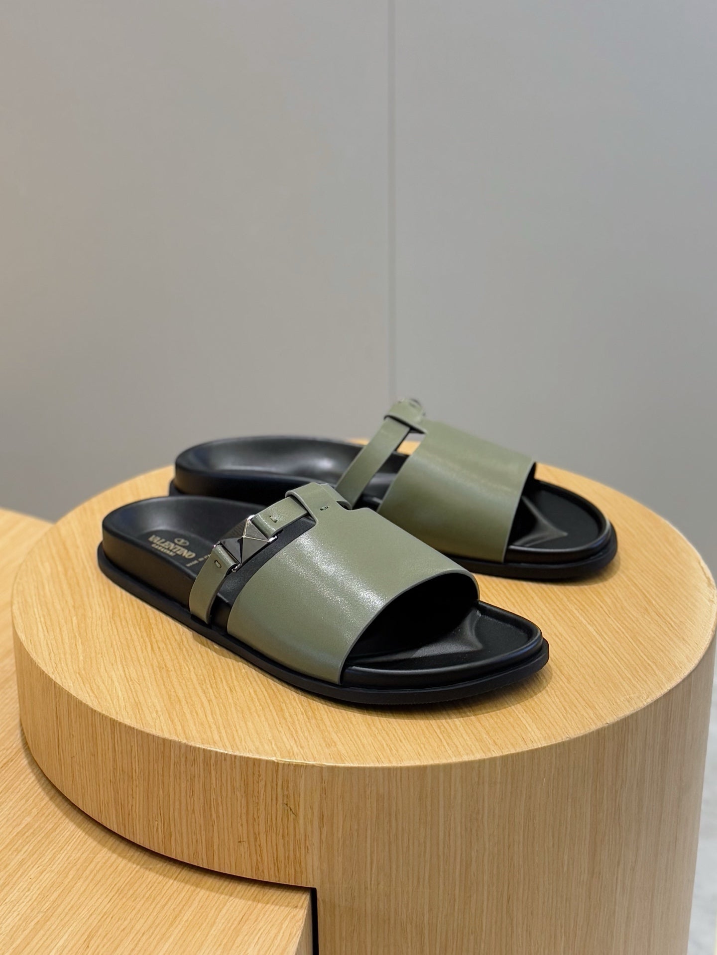 LuxluxHouse Best Quality Sandals Valentino