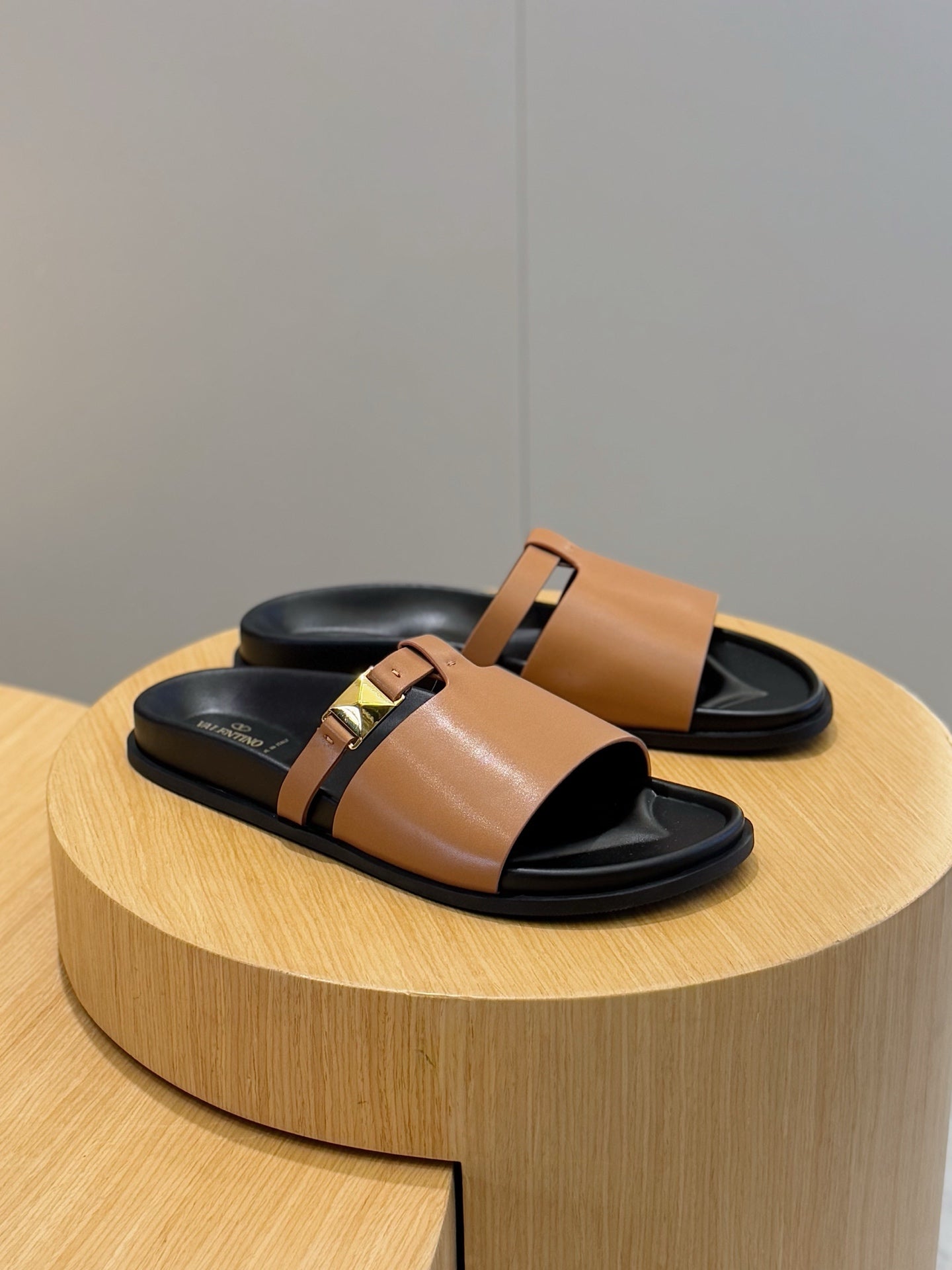 LuxluxHouse Best Quality Sandals Valentino