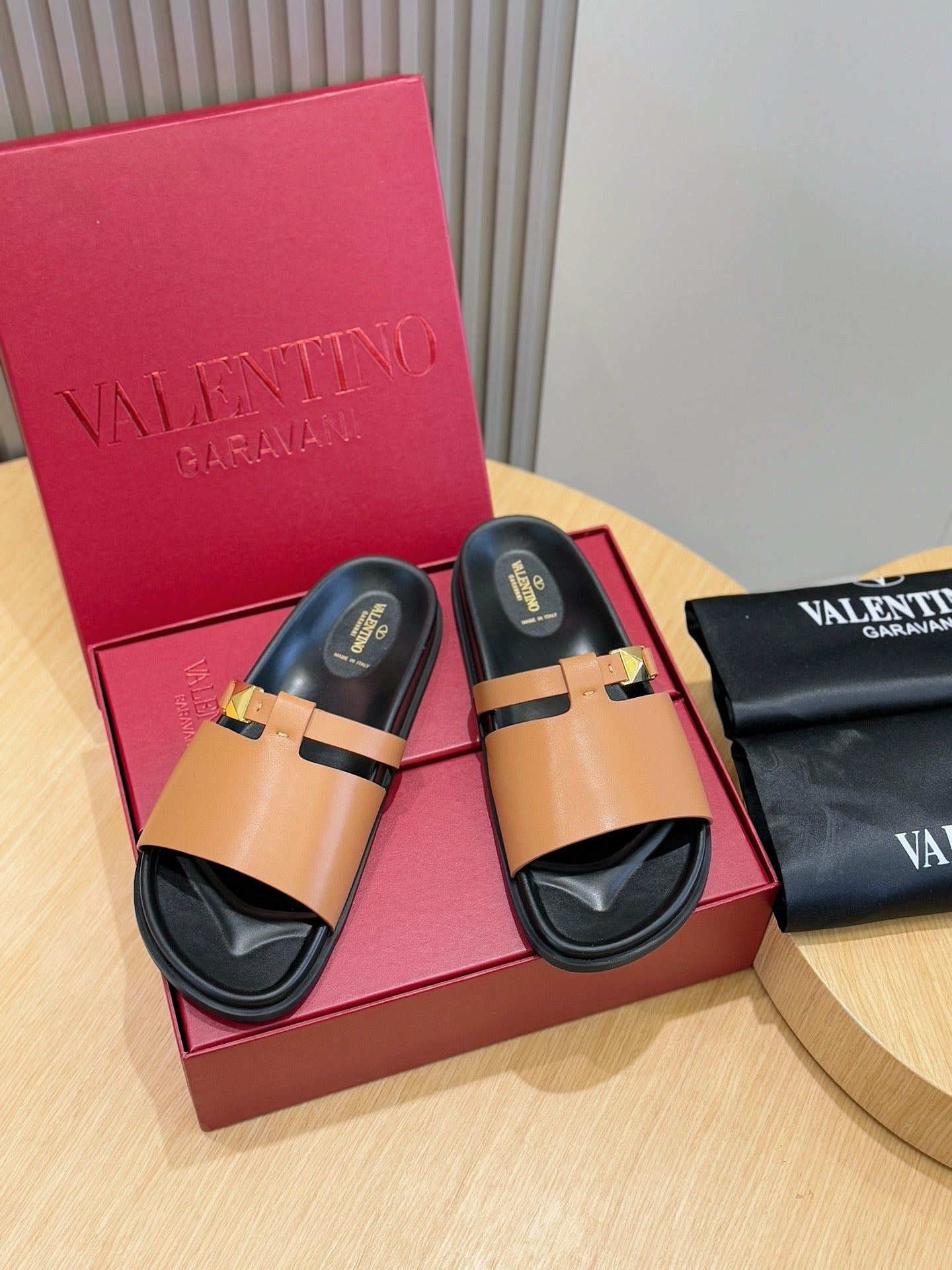 LuxluxHouse Best Quality Sandals Valentino